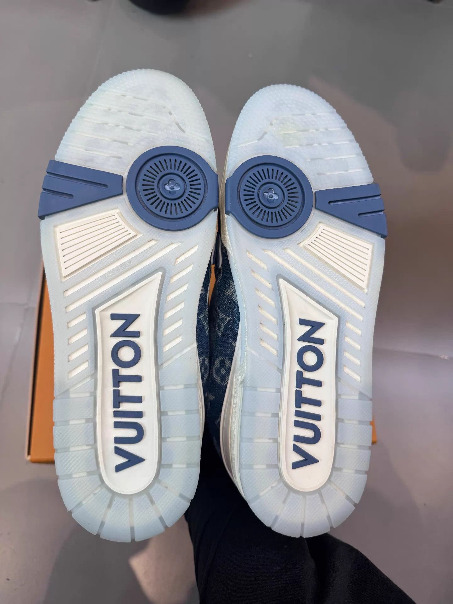 Louis Vuitton Blue Low-Top Sneakers Size 9 Size US 9 / EU 42 - 6 Thumbnail