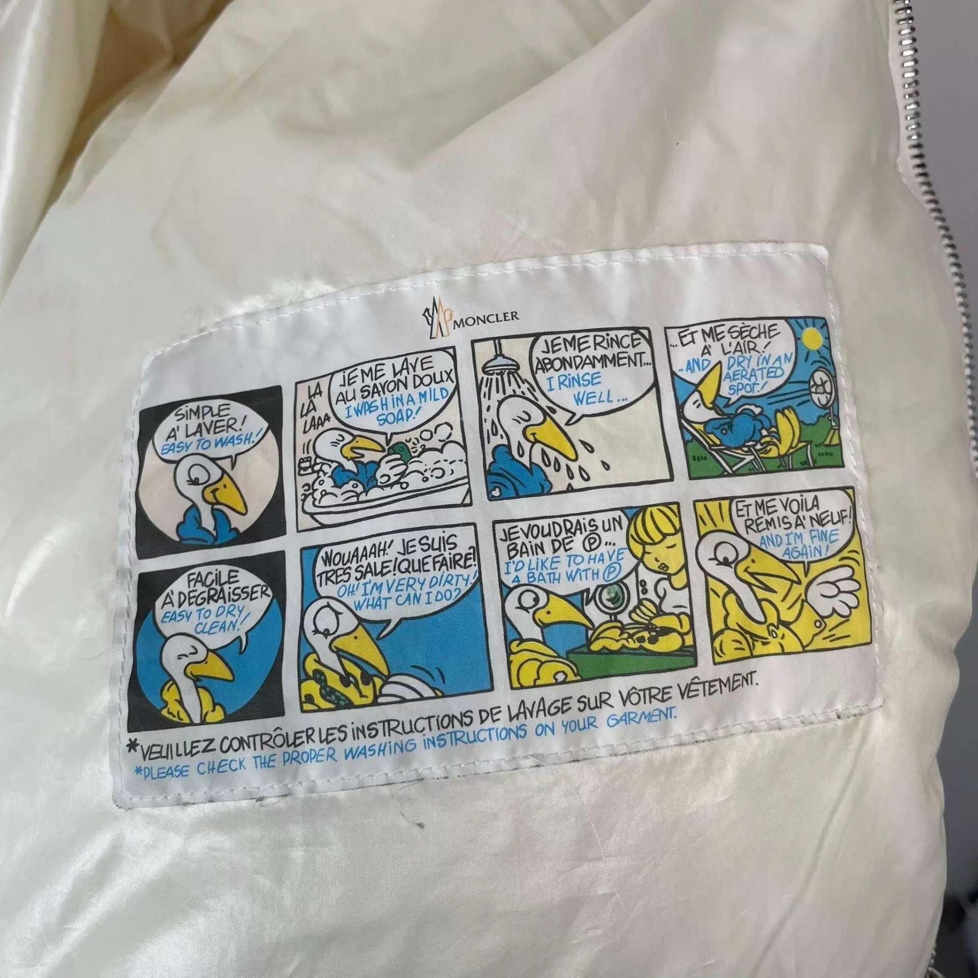 Moncler White Puffer Jacket with Graphic Print - Size L Size US L / EU 52-54 / 3 - 3 Thumbnail