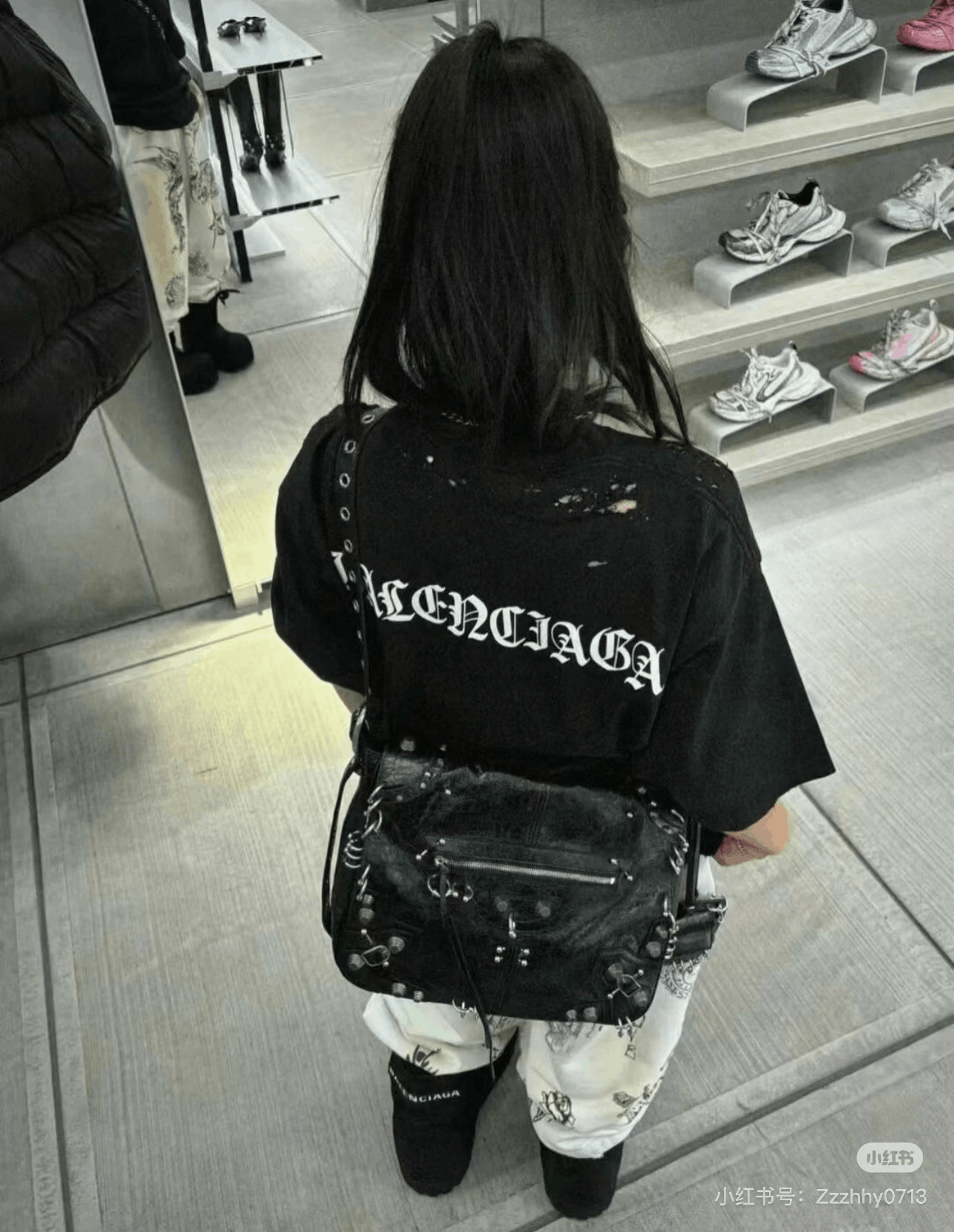 Balenciaga Balenciaga Distressed Logo Short Sleeve T-Shirt Size US L / EU 52-54 / 3 - 4 Thumbnail
