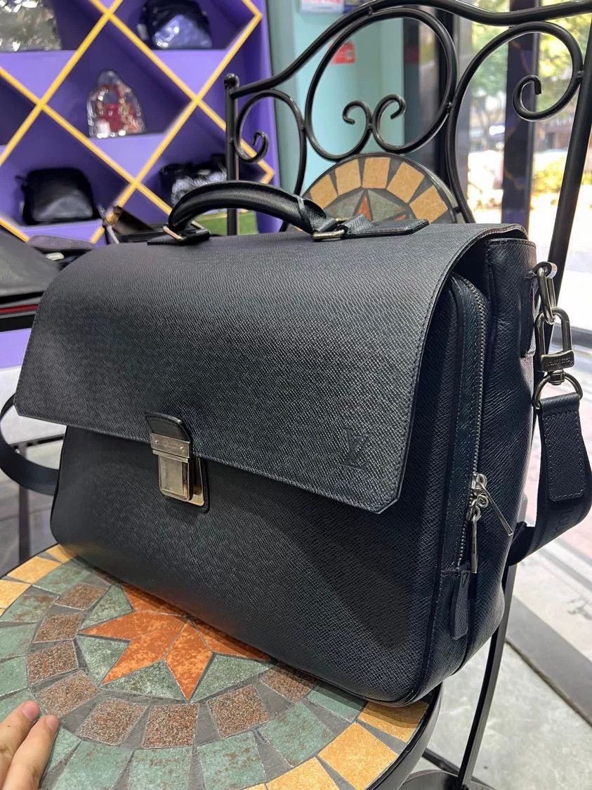 Louis Vuitton LV Full Leather Briefcase Crossbody Handbag Size ONE SIZE - 2 Thumbnail