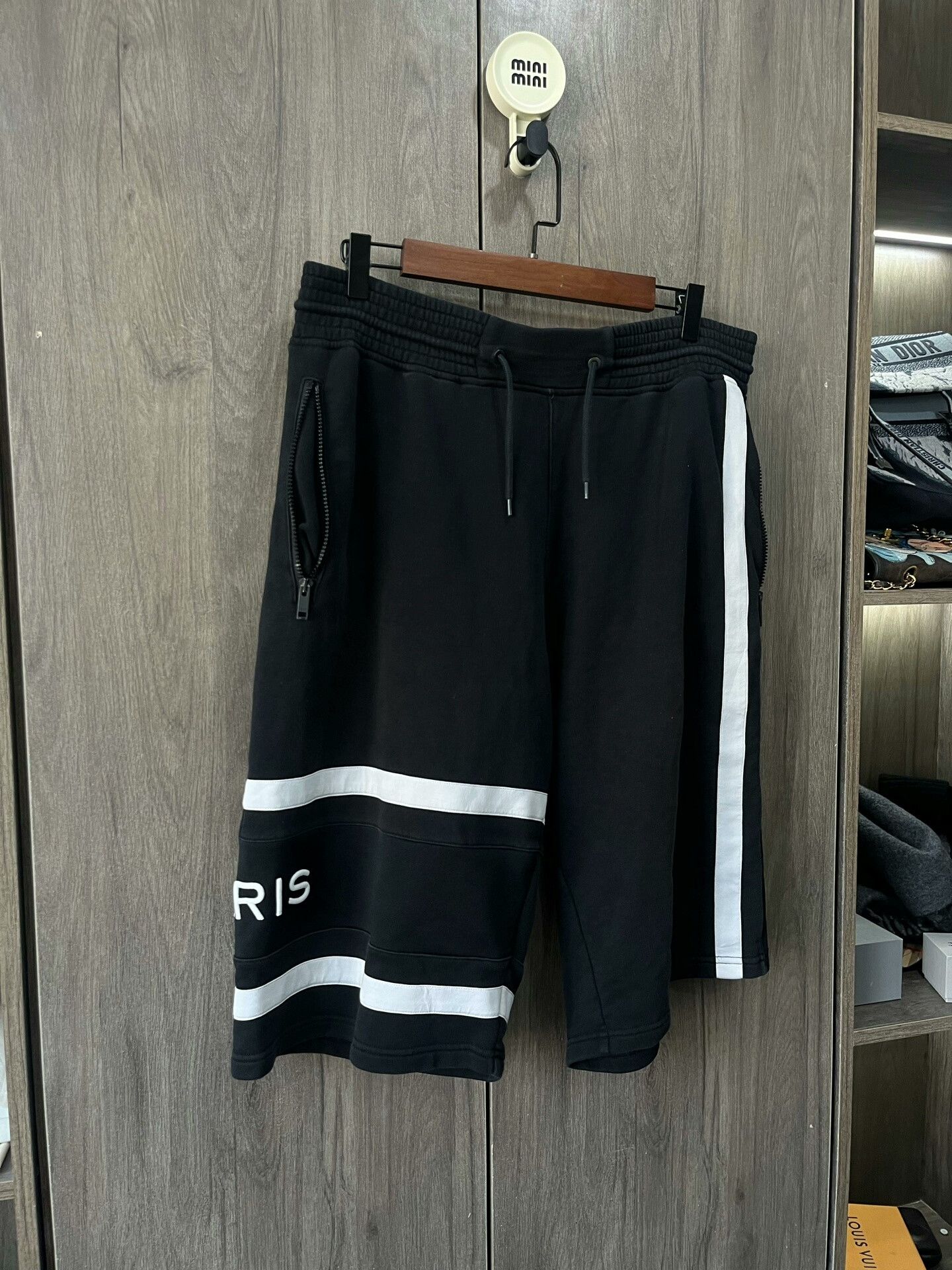 Givenchy Givenchy Embroidered Letter Shorts L Size US 32 / EU 48 - 2 Thumbnail