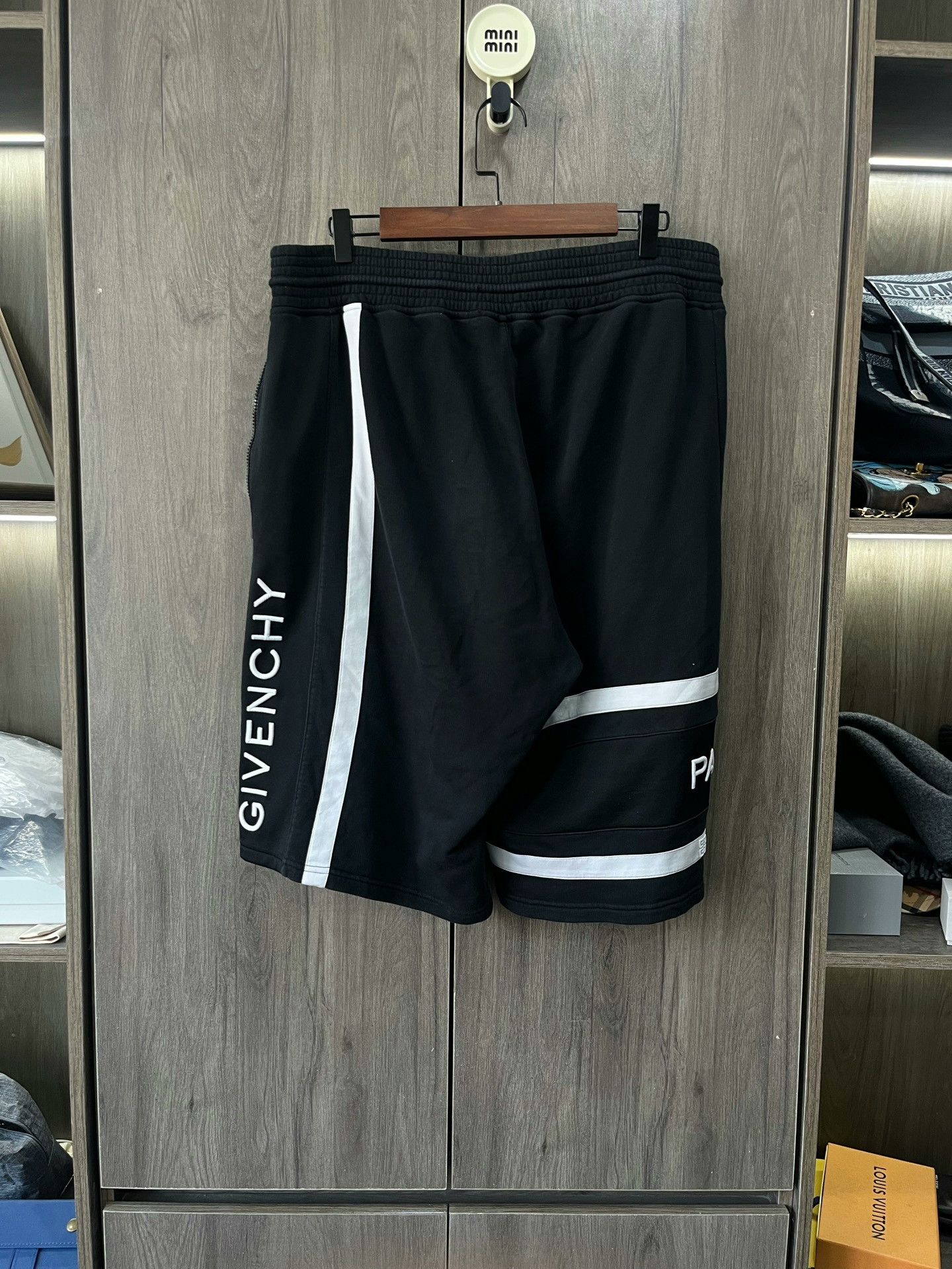 Givenchy Givenchy Embroidered Letter Shorts L Size US 32 / EU 48 - 3 Thumbnail