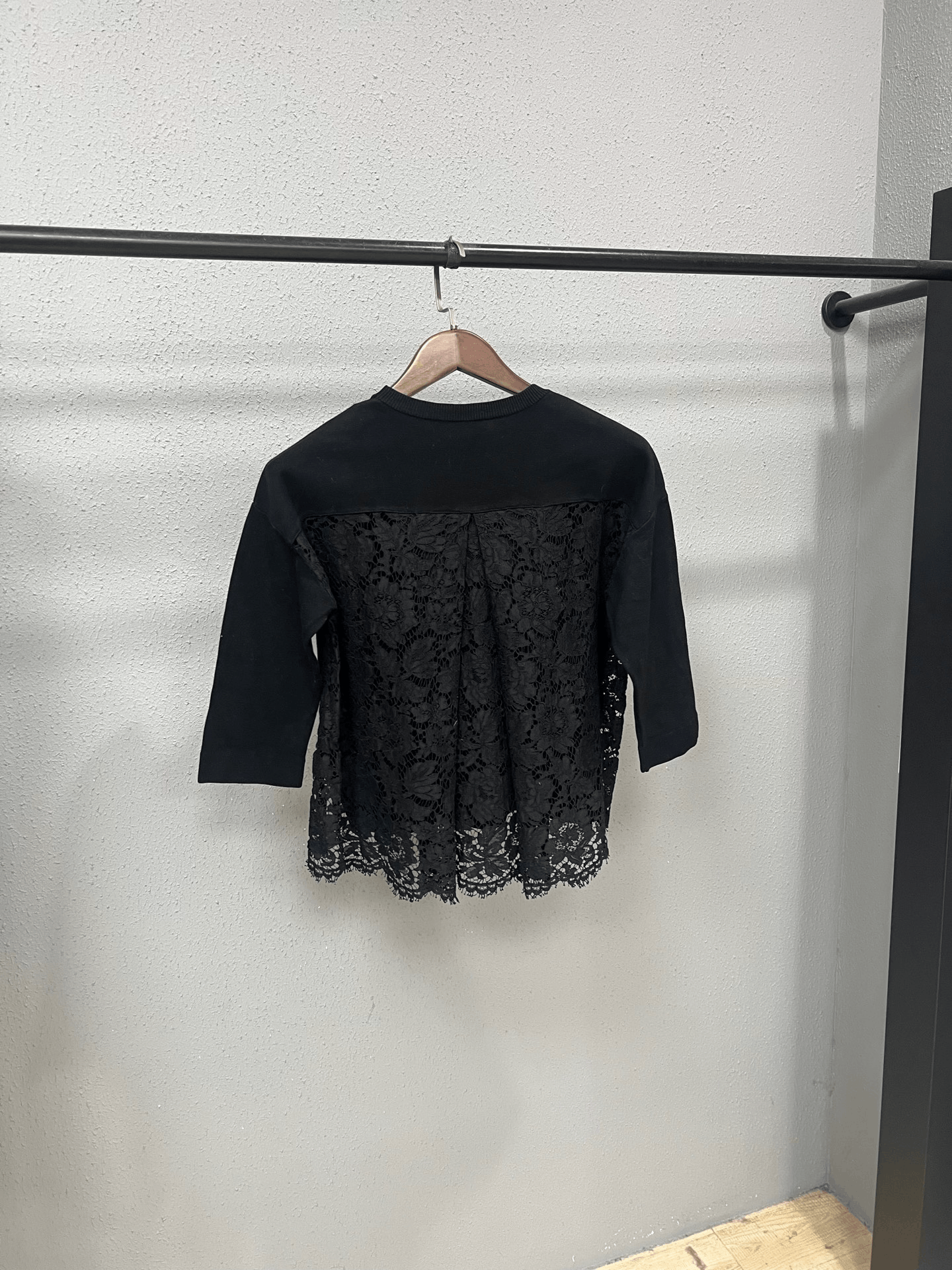 Valentino Valentino Lace Short-Sleeve Top Size M / US 6-8 / IT 42-44 - 2 Thumbnail