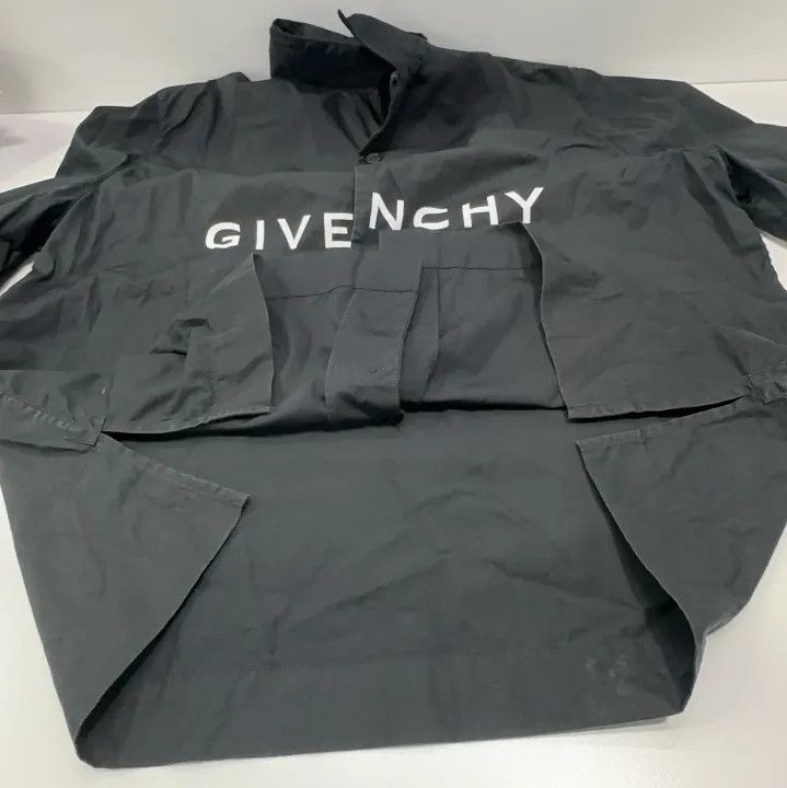 Givenchy Givenchy SS23 Logo Print Short Sleeve Shirt Size US XS / EU 42 / 0 - 12 Thumbnail
