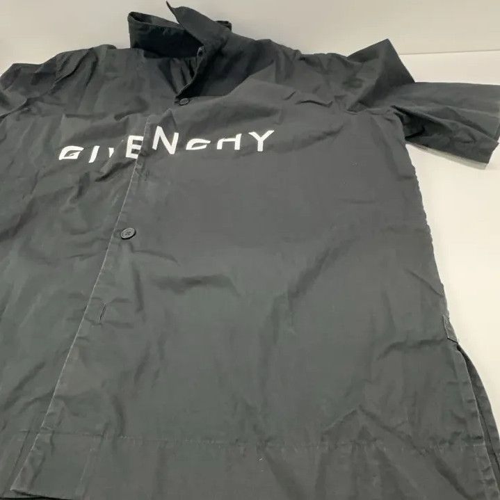 Givenchy Givenchy SS23 Logo Print Short Sleeve Shirt Size US XS / EU 42 / 0 - 11 Thumbnail