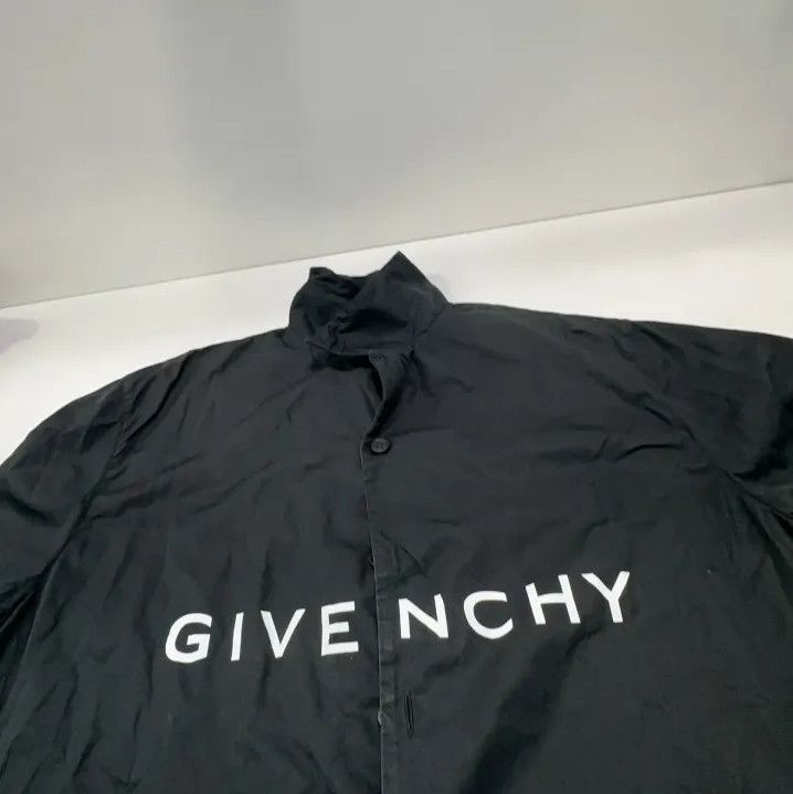 Givenchy Givenchy SS23 Logo Print Short Sleeve Shirt Size US XS / EU 42 / 0 - 9 Thumbnail