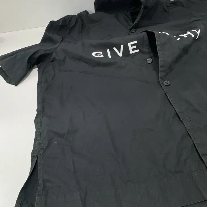 Givenchy Givenchy SS23 Logo Print Short Sleeve Shirt Size US XS / EU 42 / 0 - 10 Thumbnail