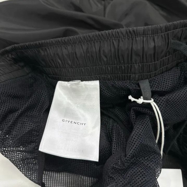Givenchy Givenchy Men's Solid Elastic High-Waist Beach Shorts Size US 32 / EU 48 - 4 Thumbnail