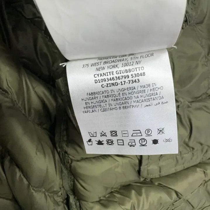 Moncler Moncler Solid Color Detachable Hood Jacket Size US S / EU 44-46 / 1 - 5 Thumbnail
