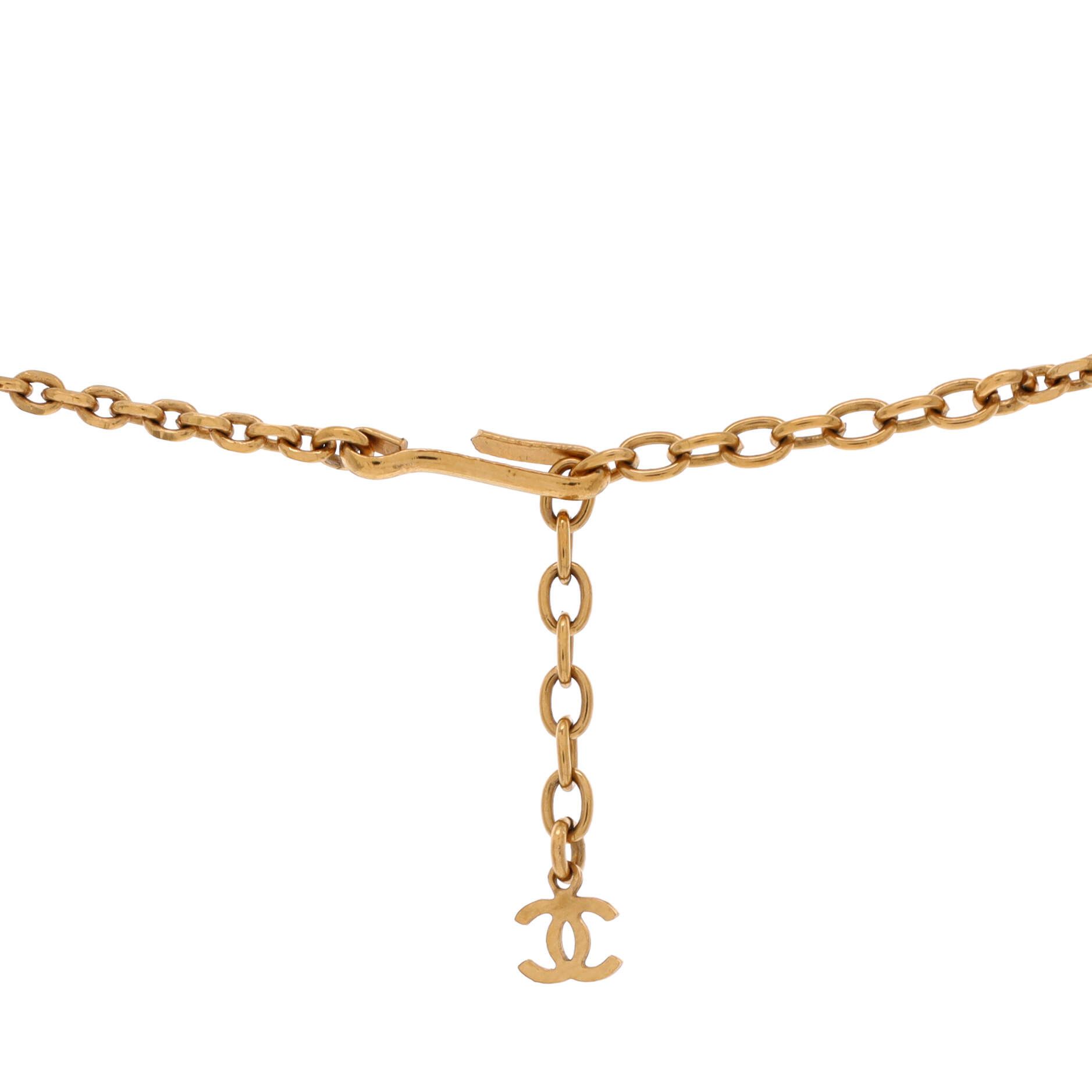 Chanel Multiple CC Round Pendant Necklace Metal with Resin and Faux Pearls Size ONE SIZE - 2 Thumbnail