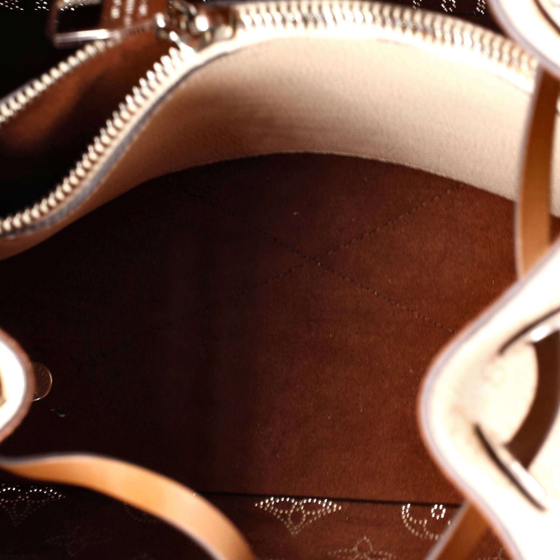 Louis Vuitton Muria Bucket Bag Mahina Leather Size ONE SIZE - 4 Thumbnail