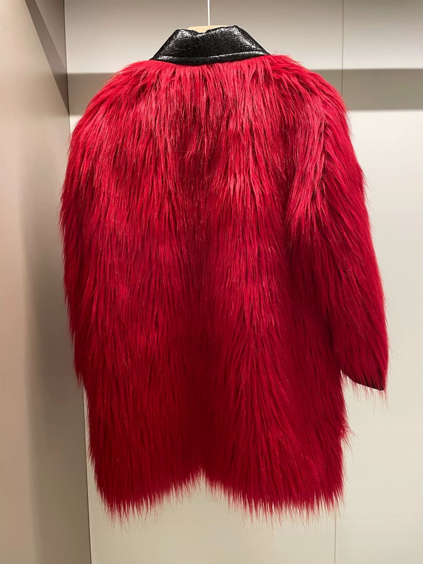 Gucci Gucci Women's Faux Fur Coat Size S / US 4 / IT 40 - 2 Thumbnail