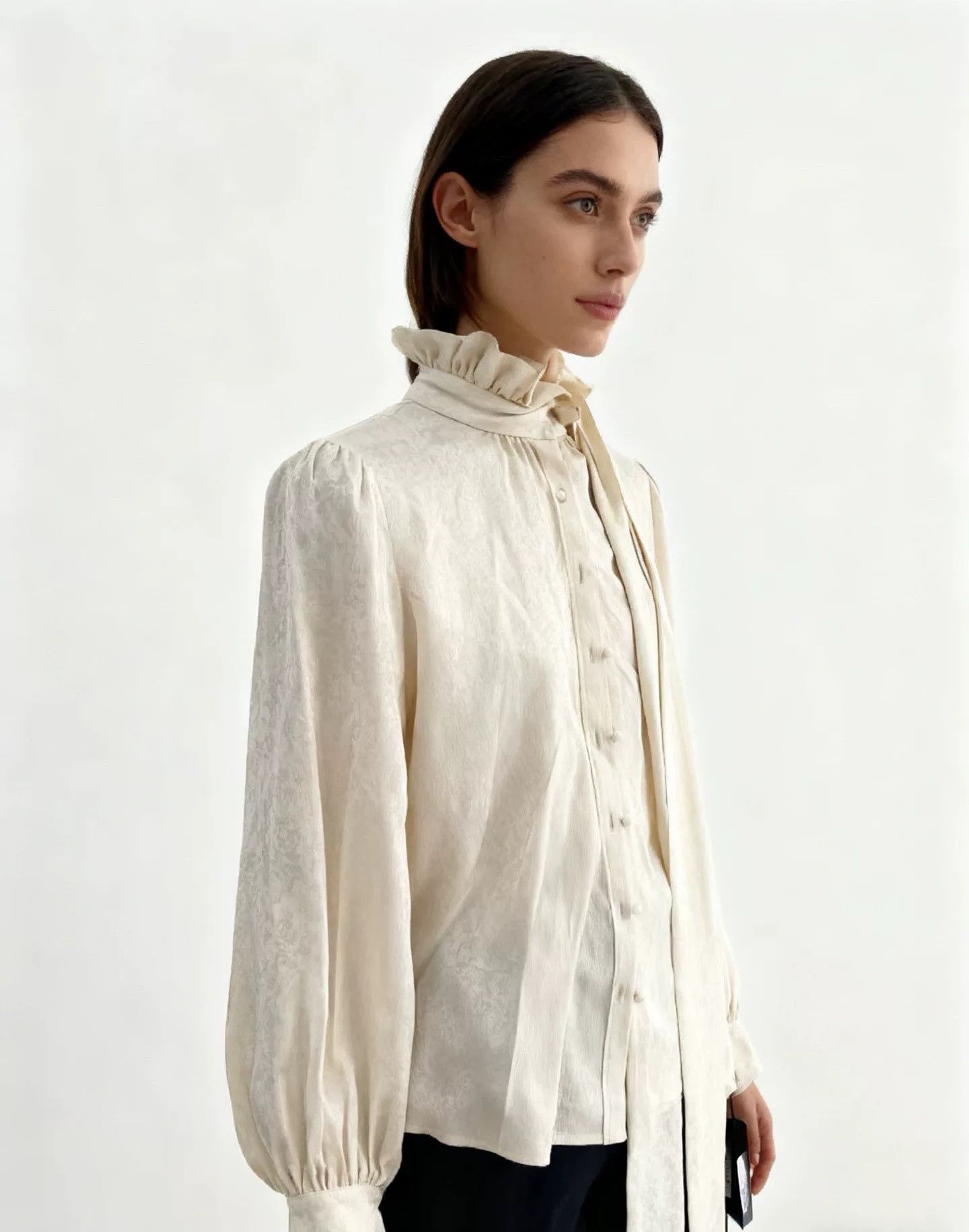 Saint Laurent Paris Saint Laurent White Embossed Silk Shirt Size XXS / US 00 / IT 34 - 2 Thumbnail