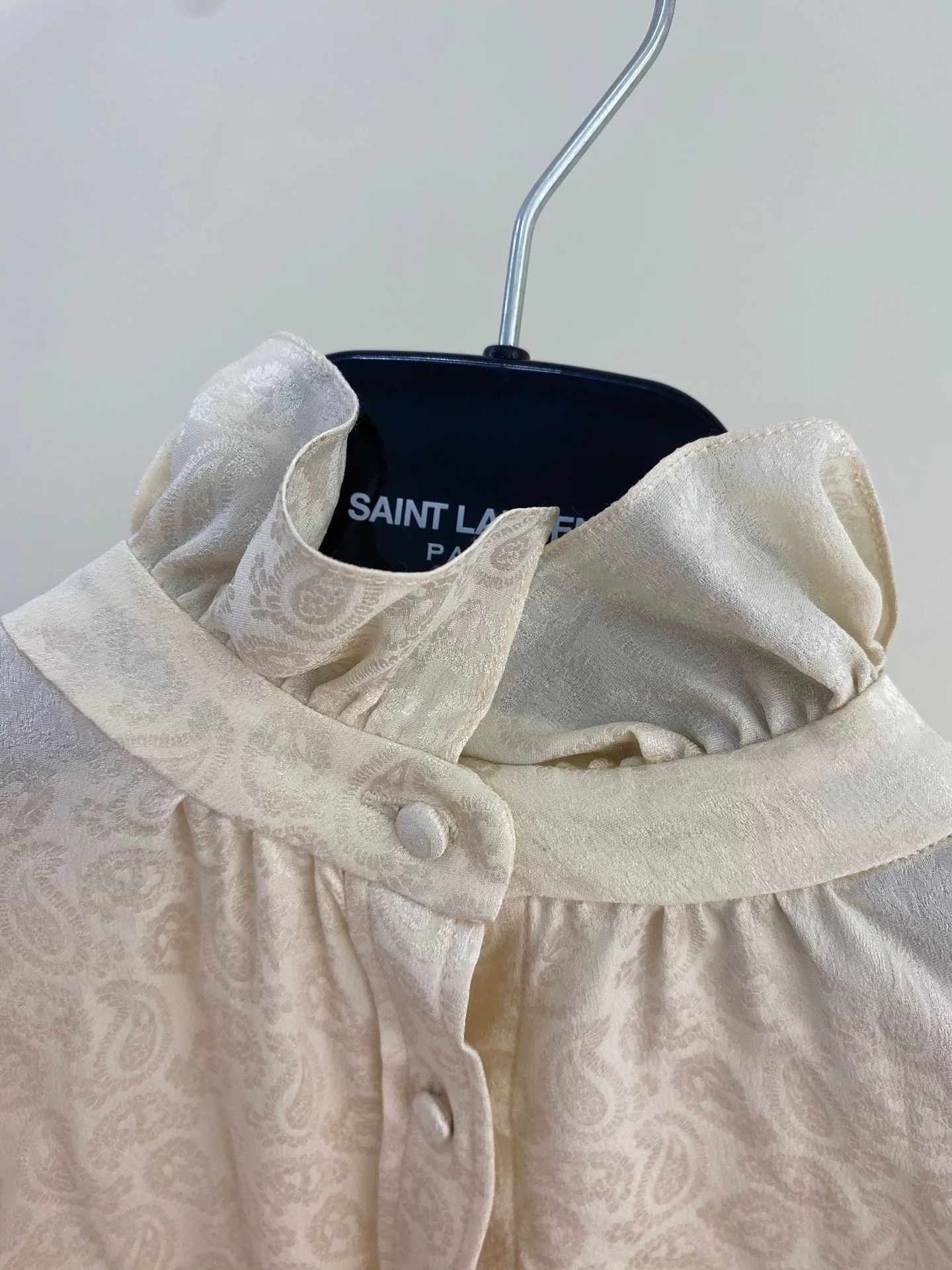 Saint Laurent Paris Saint Laurent White Embossed Silk Shirt Size XXS / US 00 / IT 34 - 4 Thumbnail