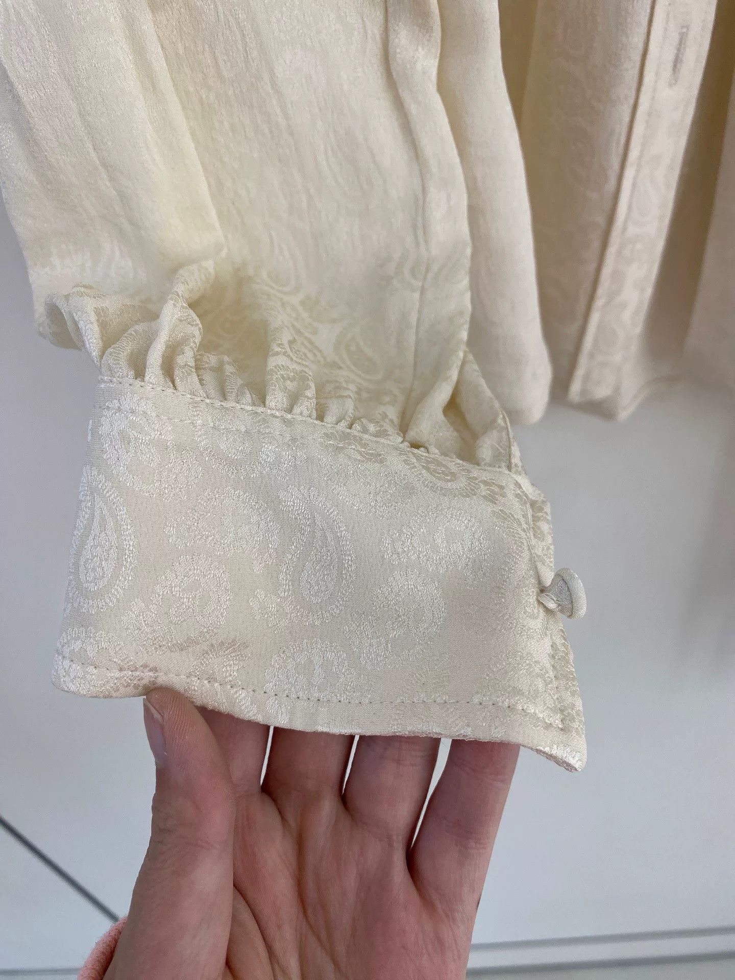 Saint Laurent Paris Saint Laurent White Embossed Silk Shirt Size XXS / US 00 / IT 34 - 6 Thumbnail
