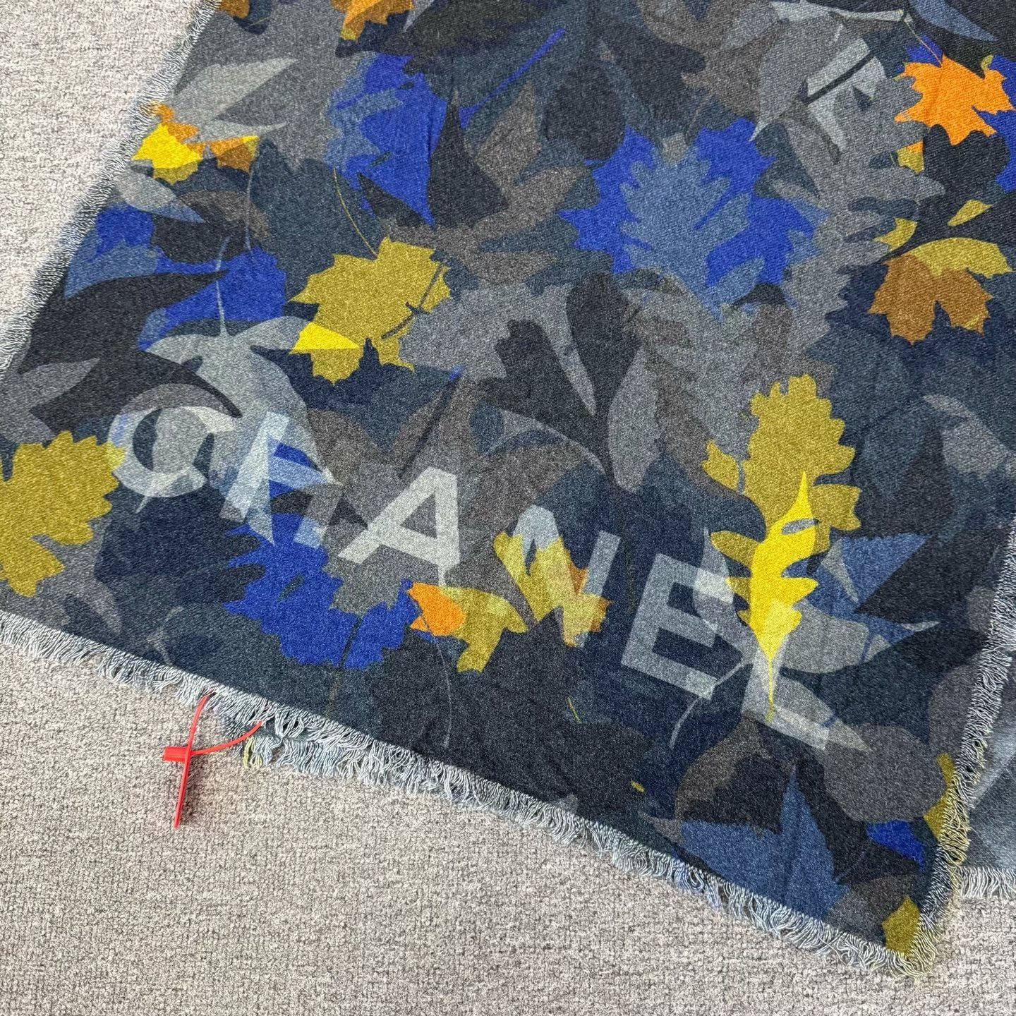 Chanel Chanel Cashmere Double-Sided Scarf Size ONE SIZE - 2 Thumbnail