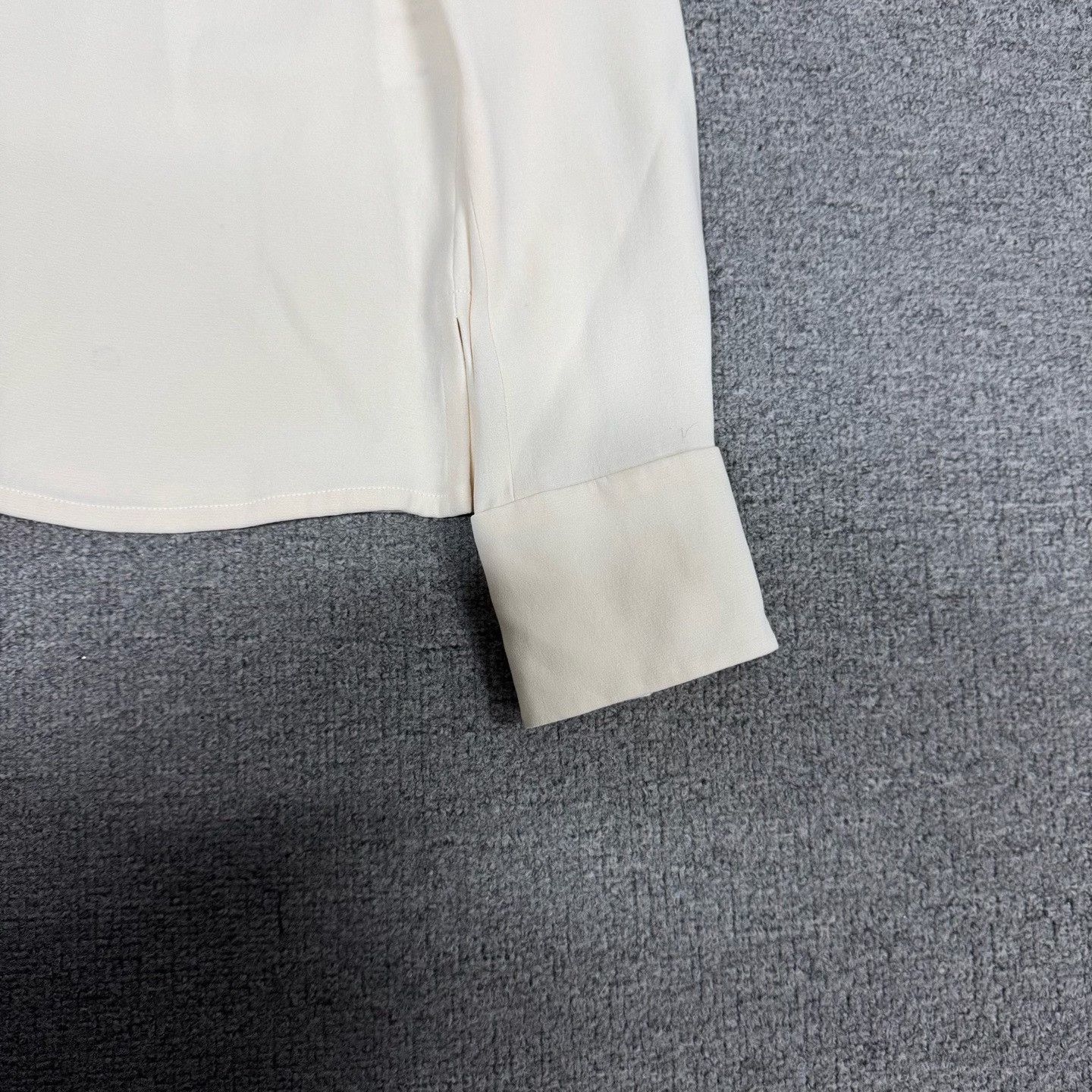 Louis Vuitton Louis Vuitton Doll Collar Silk Blouse Size XXS / US 00 / IT 34 - 2 Thumbnail