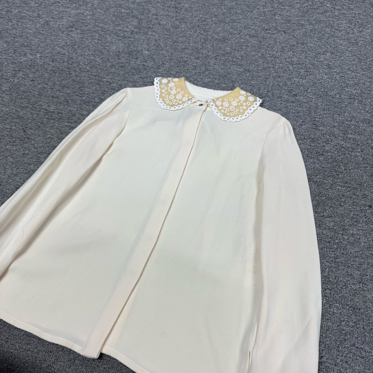 Louis Vuitton Louis Vuitton Doll Collar Silk Blouse Size XXS / US 00 / IT 34 - 6 Thumbnail