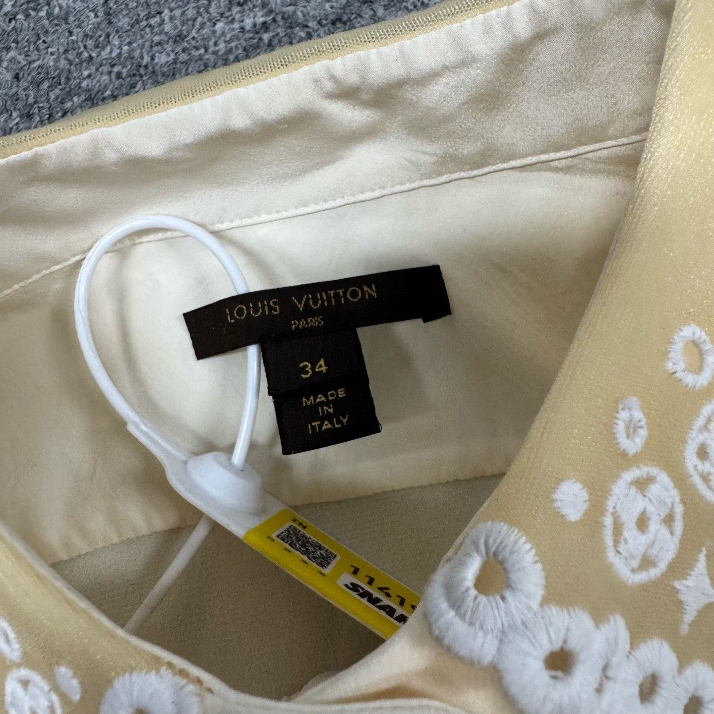 Louis Vuitton Louis Vuitton Doll Collar Silk Blouse Size XXS / US 00 / IT 34 - 3 Thumbnail