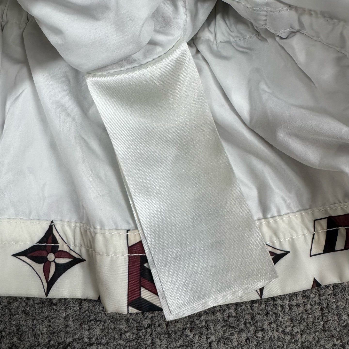 Louis Vuitton Louis Vuitton White Monogram Hooded Jacket Size XXS / US 00 / IT 34 - 6 Thumbnail