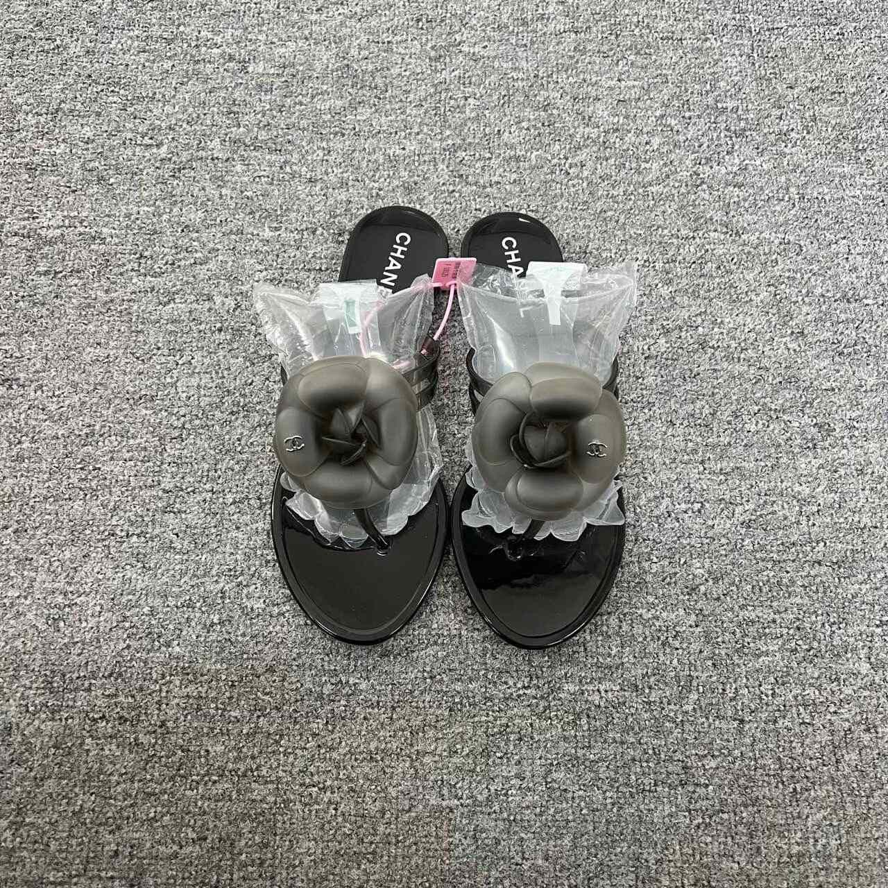 Chanel Chanel Camellia Jelly Slippers Size US 5 / IT 35 - 7 Thumbnail