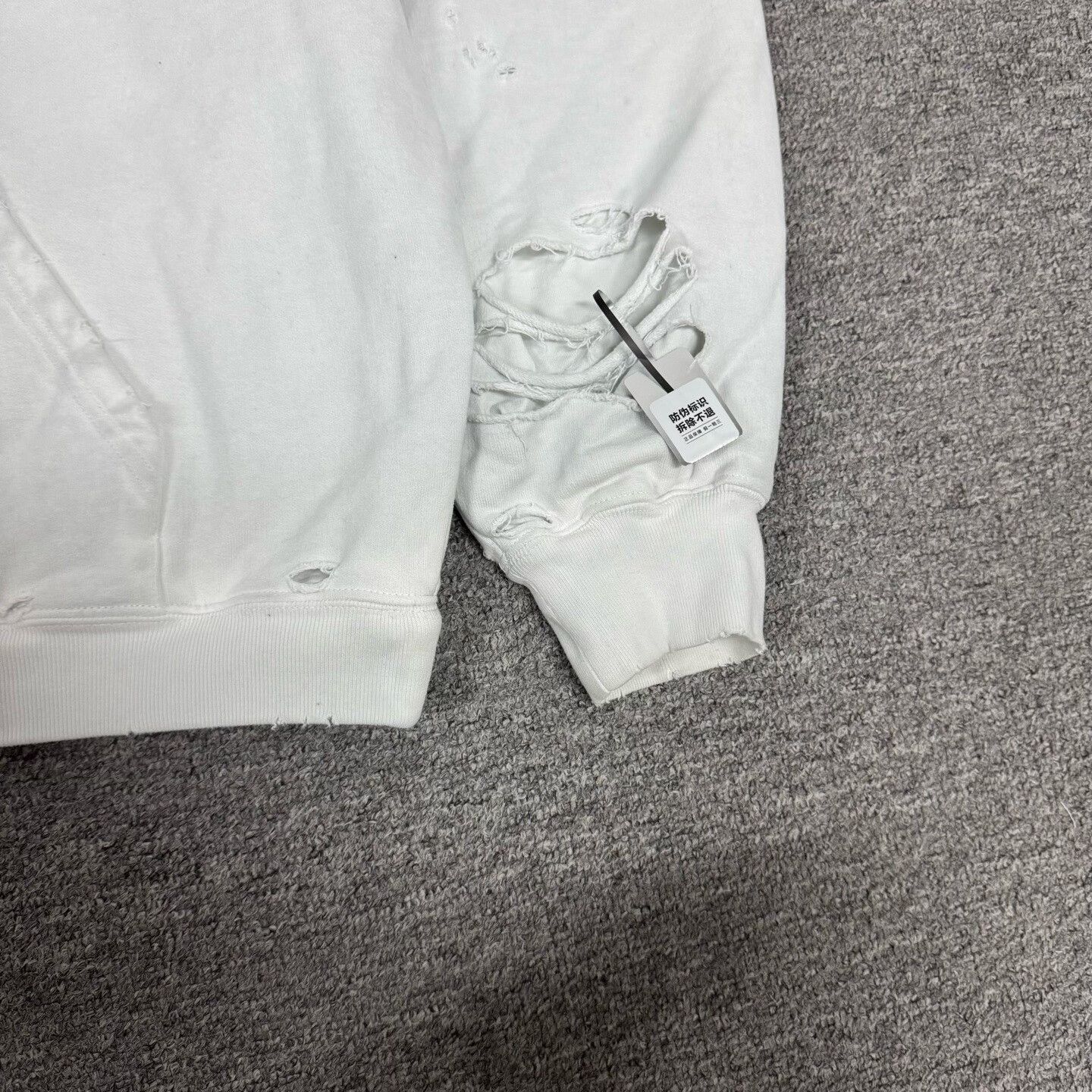 Balenciaga Balenciaga Distressed Fleece Sweatshirt XXS Size US XXS / EU 40 - 4 Thumbnail