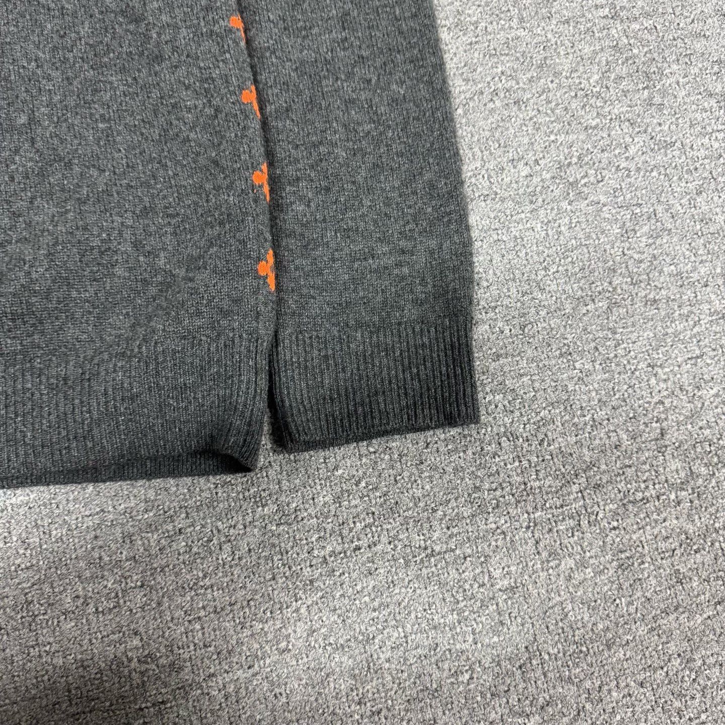 Louis Vuitton Louis Vuitton Cashmere Monogram Pullover Sweater Size US XL / EU 56 / 4 - 4 Thumbnail