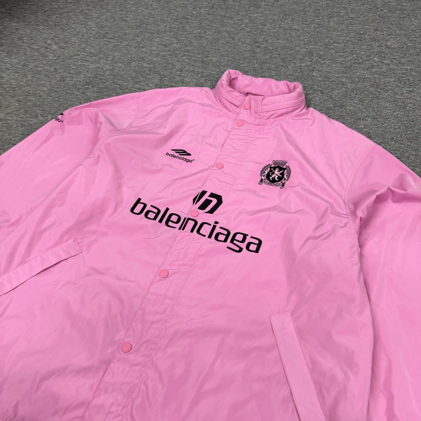 Balenciaga Balenciaga Manchester United Limited Pink Coach Jacket XS Size US XS / EU 42 / 0 - 4 Thumbnail