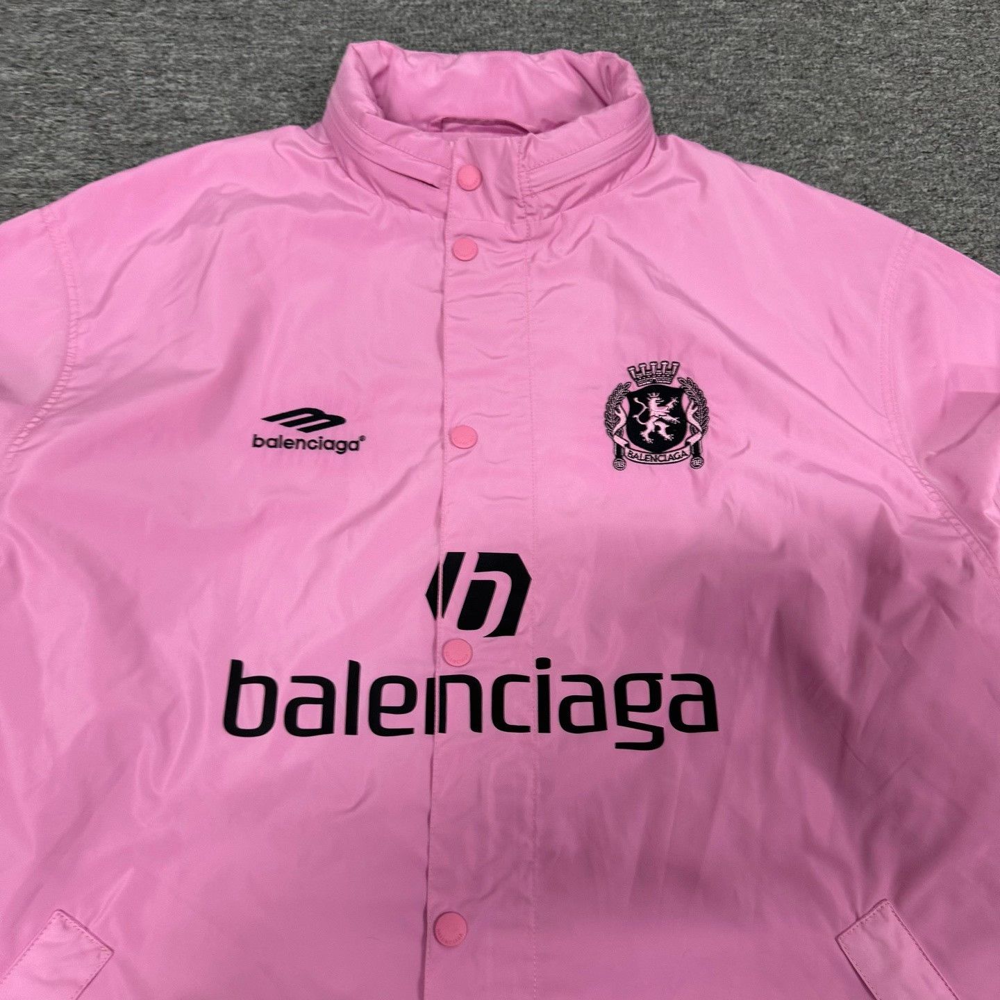 Balenciaga Balenciaga Manchester United Limited Pink Coach Jacket XS Size US XS / EU 42 / 0 - 5 Thumbnail