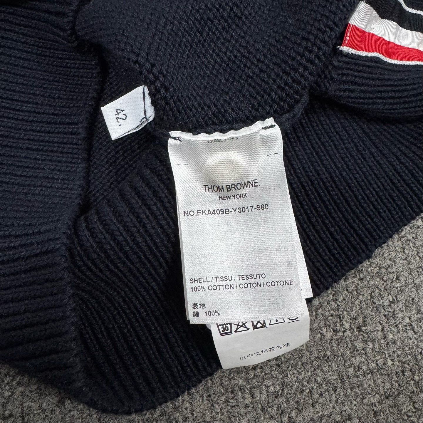 Thom Browne Thom Browne TB 4-Stripe V-Neck Knit Pullover Size US XS / EU 42 / 0 - 7 Thumbnail