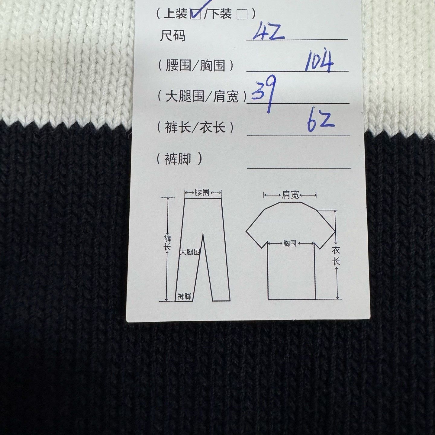 Thom Browne Thom Browne TB 4-Stripe V-Neck Knit Pullover Size US XS / EU 42 / 0 - 8 Thumbnail