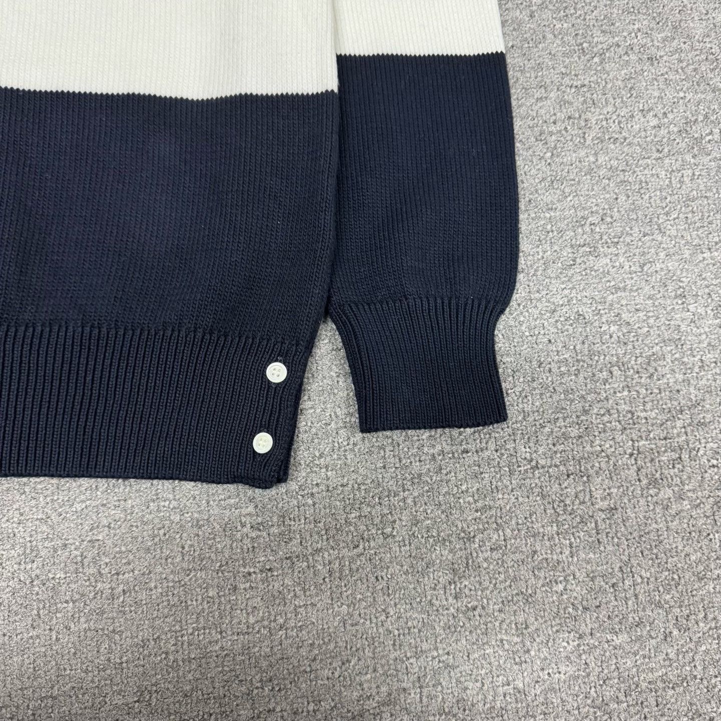 Thom Browne Thom Browne TB 4-Stripe V-Neck Knit Pullover Size US XS / EU 42 / 0 - 4 Thumbnail