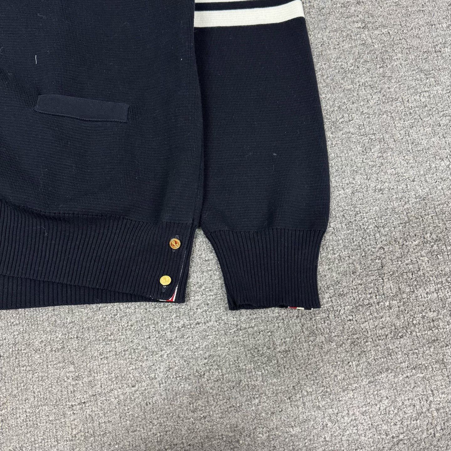 Thom Browne Thom Browne 4-Stripe V-Neck Gold Button Cardigan Size US XXL / EU 58 / 5 - 5 Thumbnail