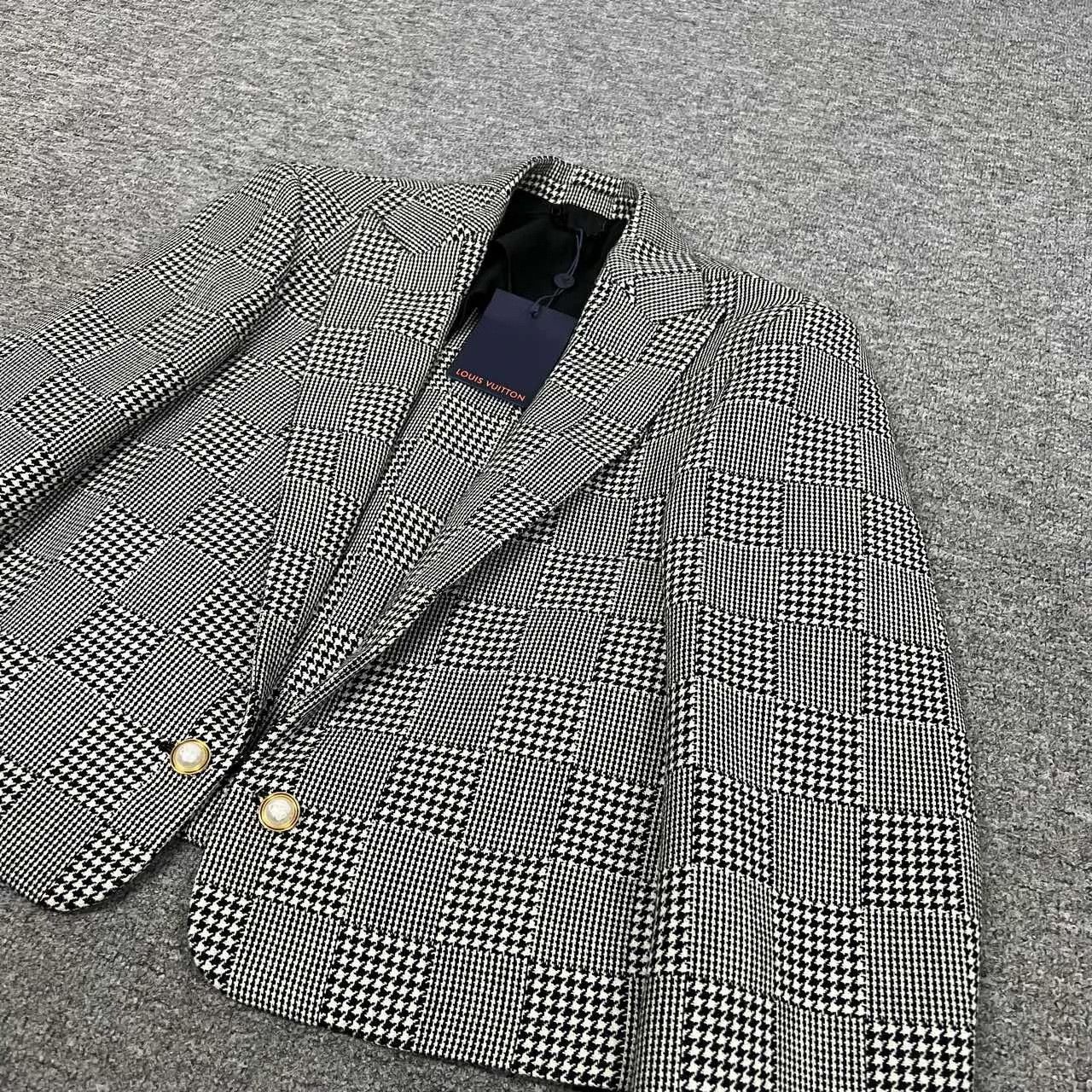 Louis Vuitton Louis Vuitton 24SS Pharrell Houndstooth Check Jacket Size US S / EU 44-46 / 1 - 5 Thumbnail