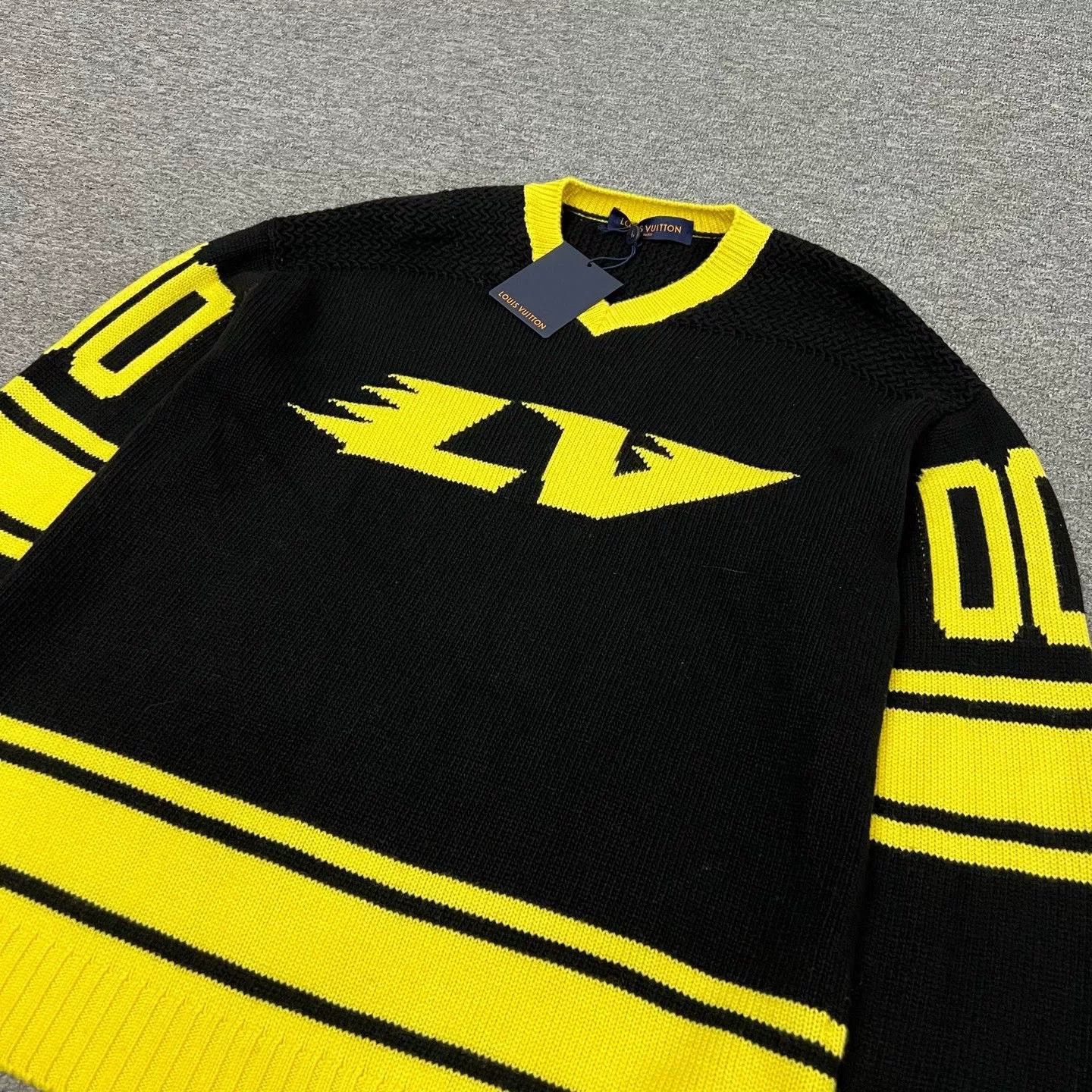 Louis Vuitton Louis Vuitton LV00 Racing Logo Sweater Size US M / EU 48-50 / 2 - 3 Thumbnail