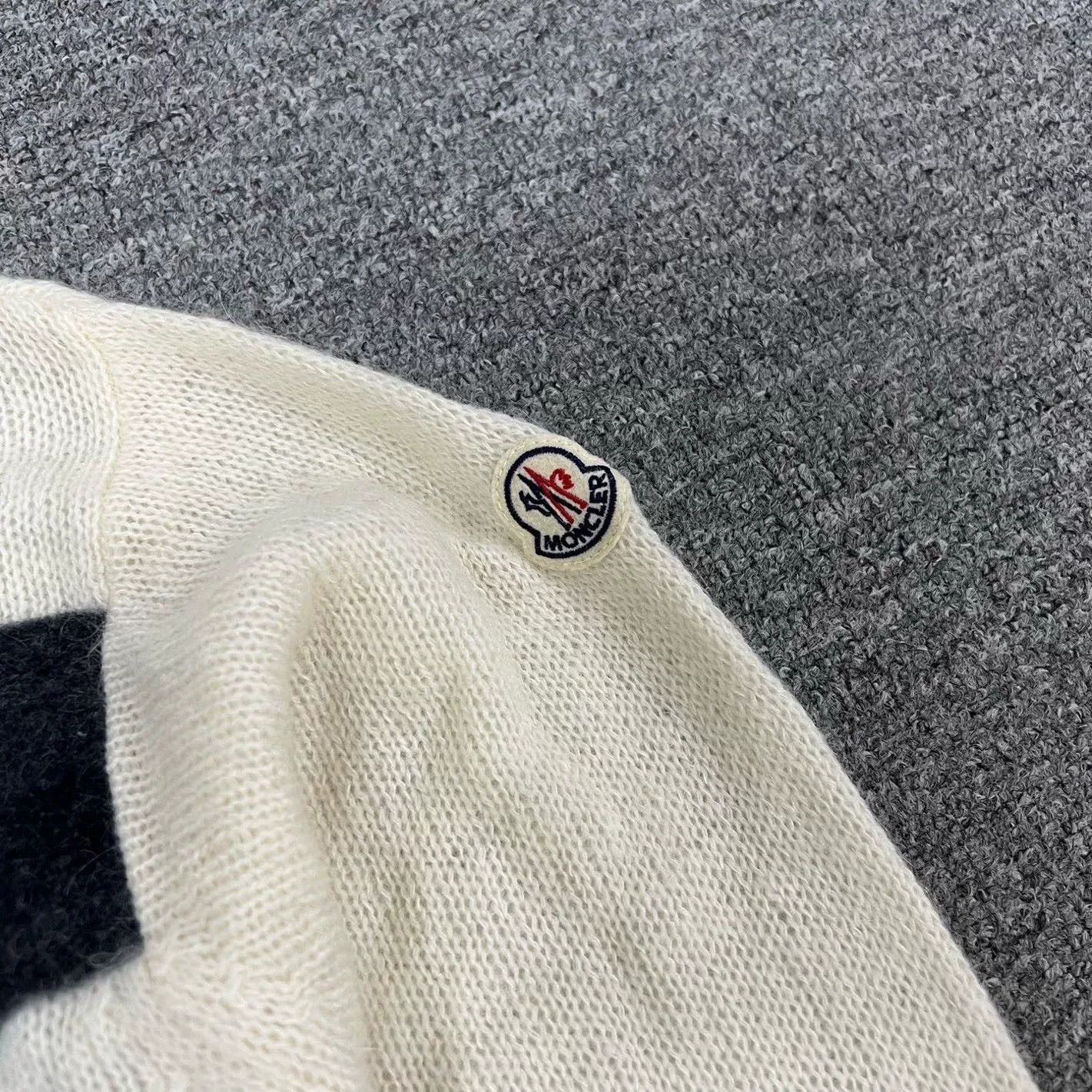 Moncler Moncler Abstract Pattern Wool Knit Pullover Size US S / EU 44-46 / 1 - 6 Thumbnail