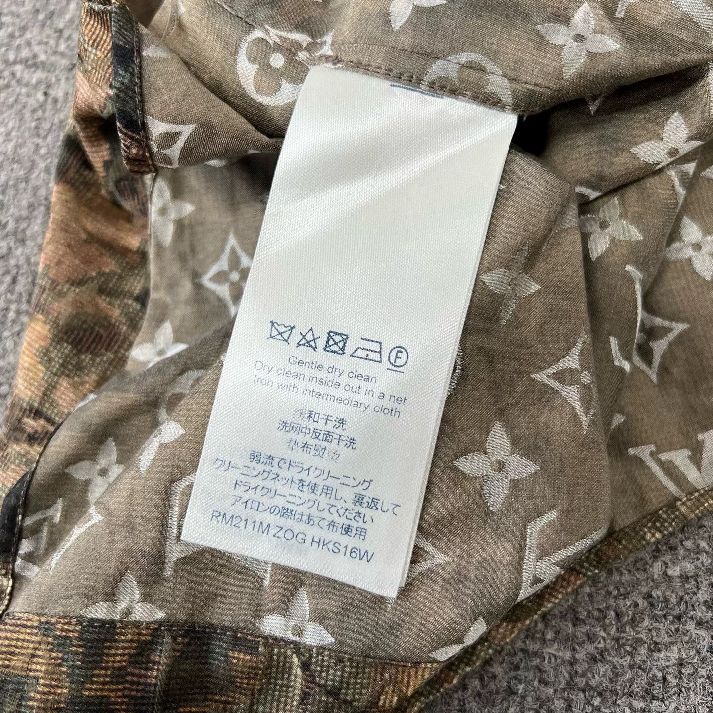 Louis Vuitton Louis Vuitton Monogram Floral Silk Shirt Size M / US 6-8 / IT 42-44 - 4 Thumbnail