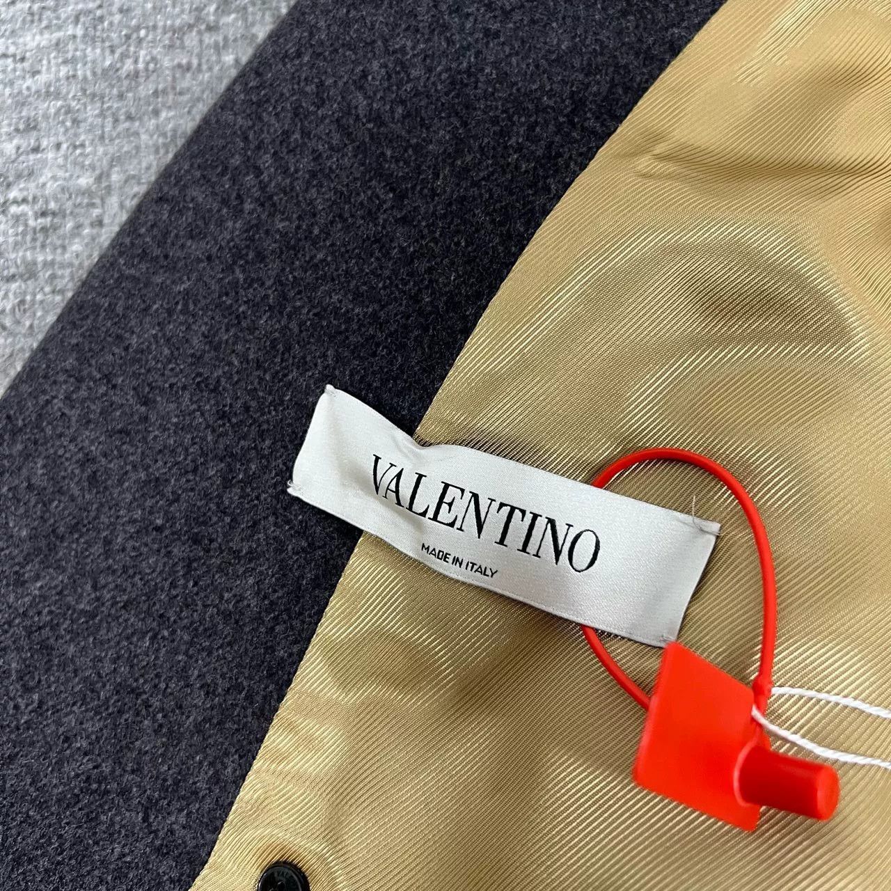 Valentino Valentino Double-Breasted Lapel Wool Coat Size US S / EU 44-46 / 1 - 5 Thumbnail