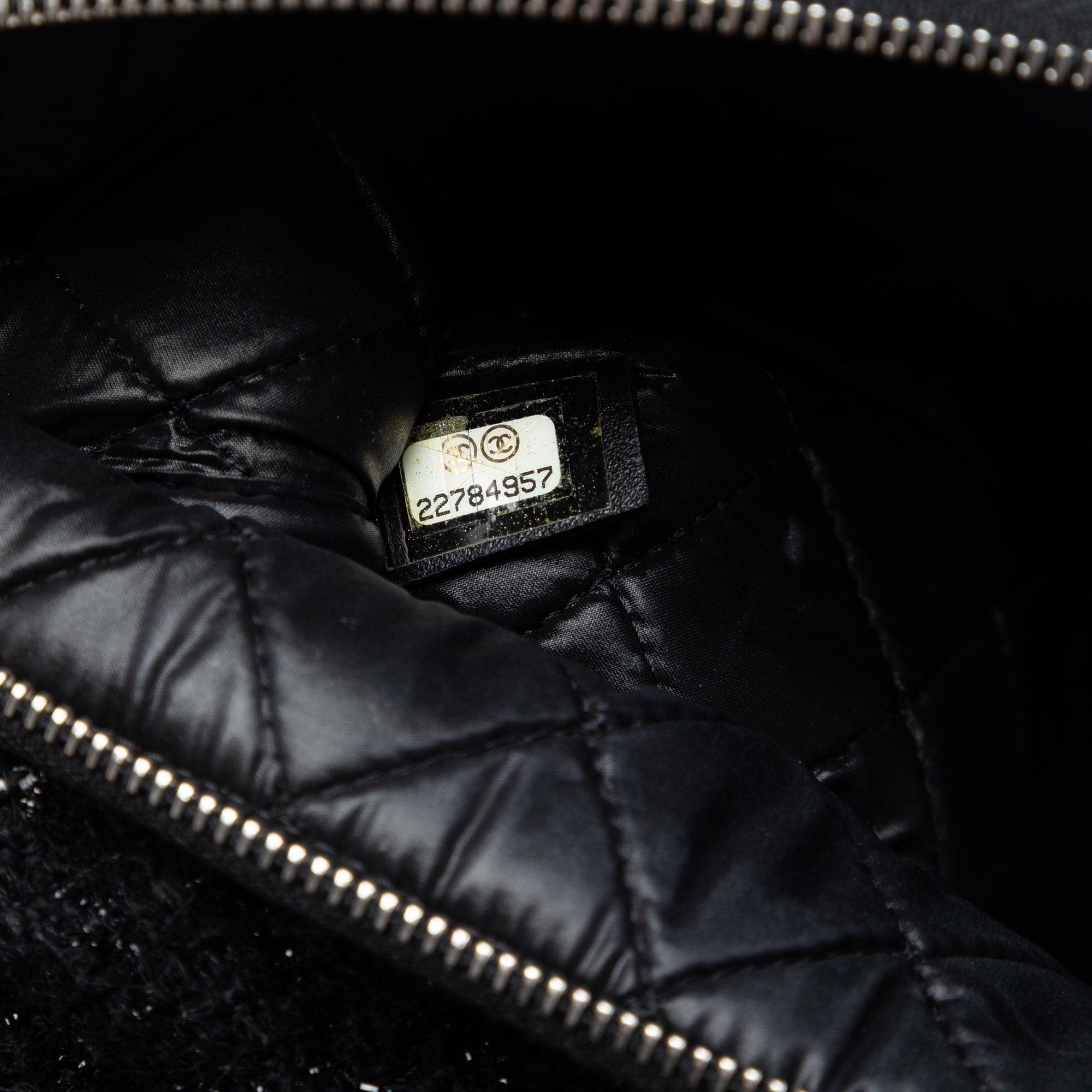 Chanel Large Quilted Tweed and Lambskin Camellia O Case Clutch Size ONE SIZE - 6 Thumbnail