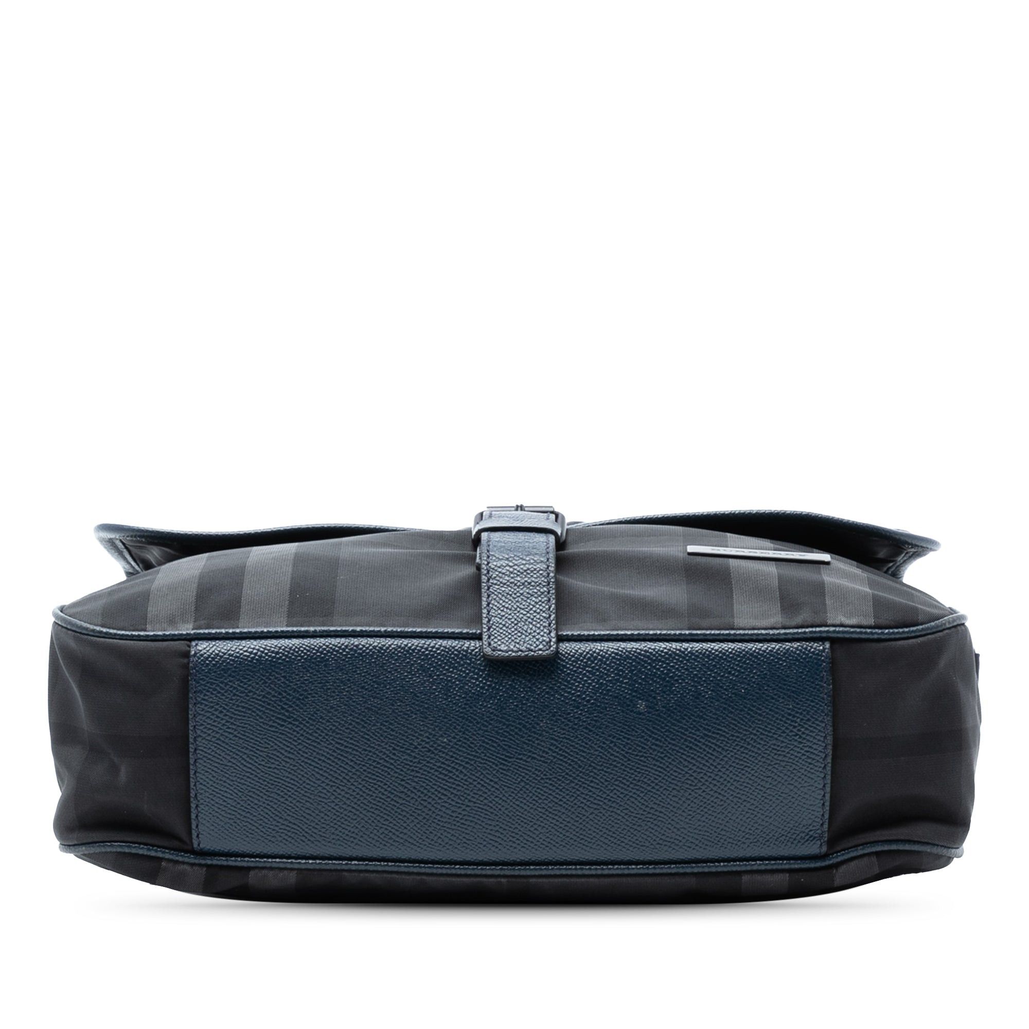 Burberry Smoke Check Nylon Messenger Bag Size ONE SIZE - 3 Thumbnail