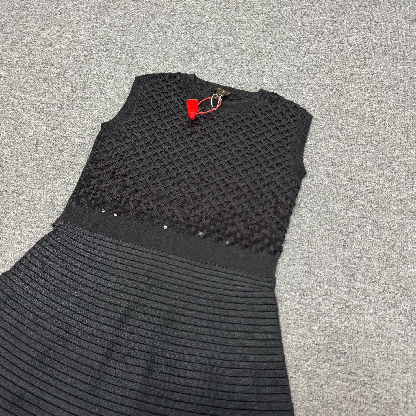 Louis Vuitton Louis Vuitton Sleeveless Sequin Knit Dress Size S / US 4 / IT 40 - 3 Thumbnail