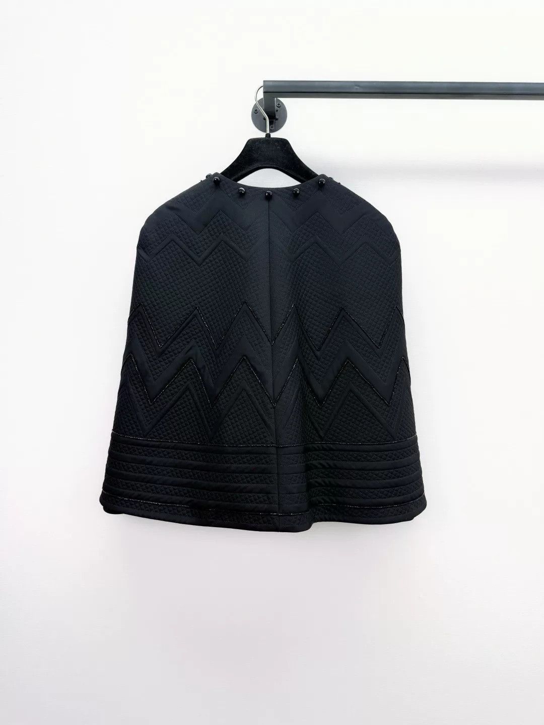 Louis Vuitton Louis Vuitton New Cloak Shawl with Tags Size ONE SIZE - 4 Thumbnail