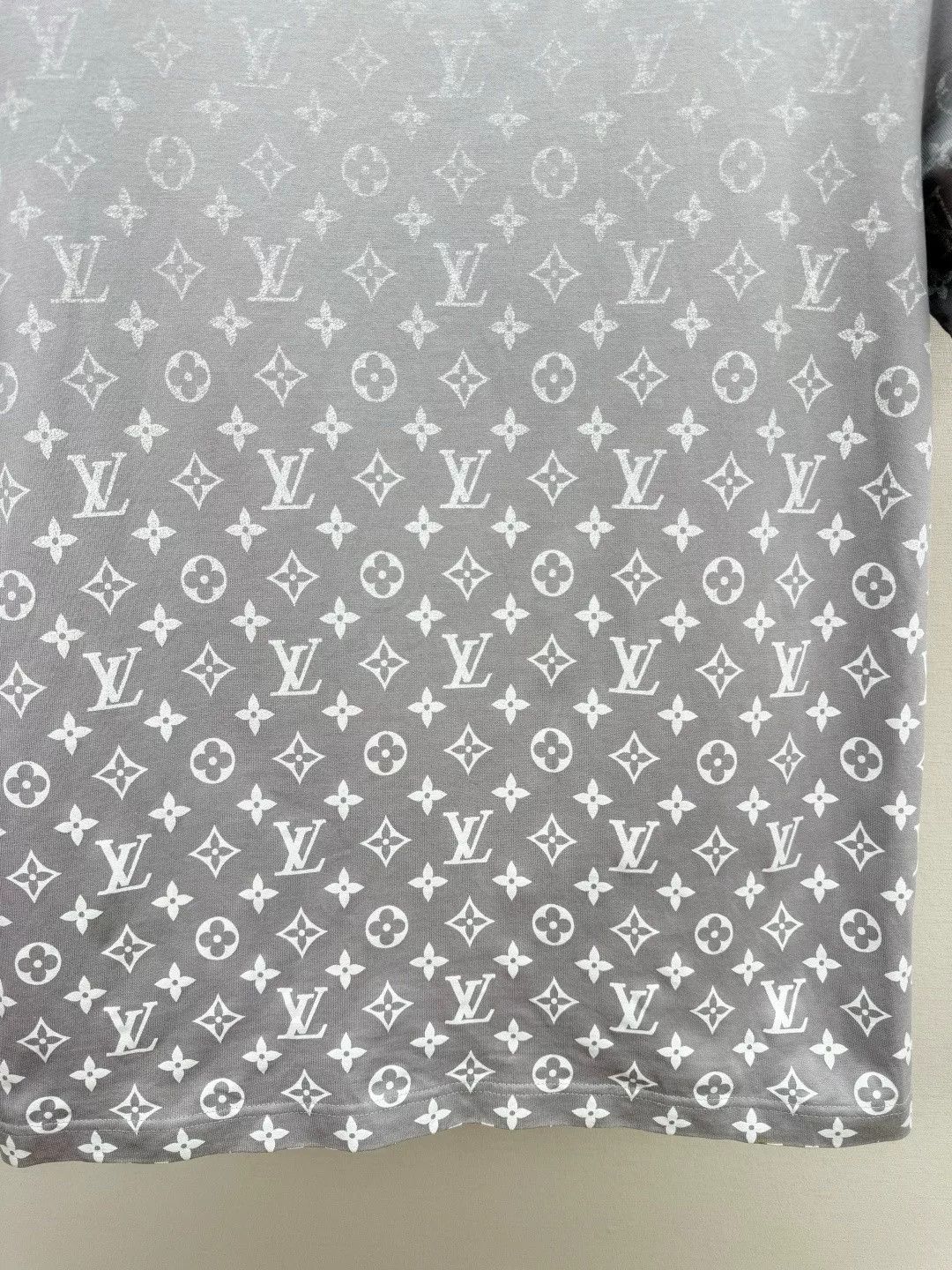Louis Vuitton Louis Vuitton Gray Gradient Monogram Short Sleeve Size US XS / EU 42 / 0 - 4 Thumbnail