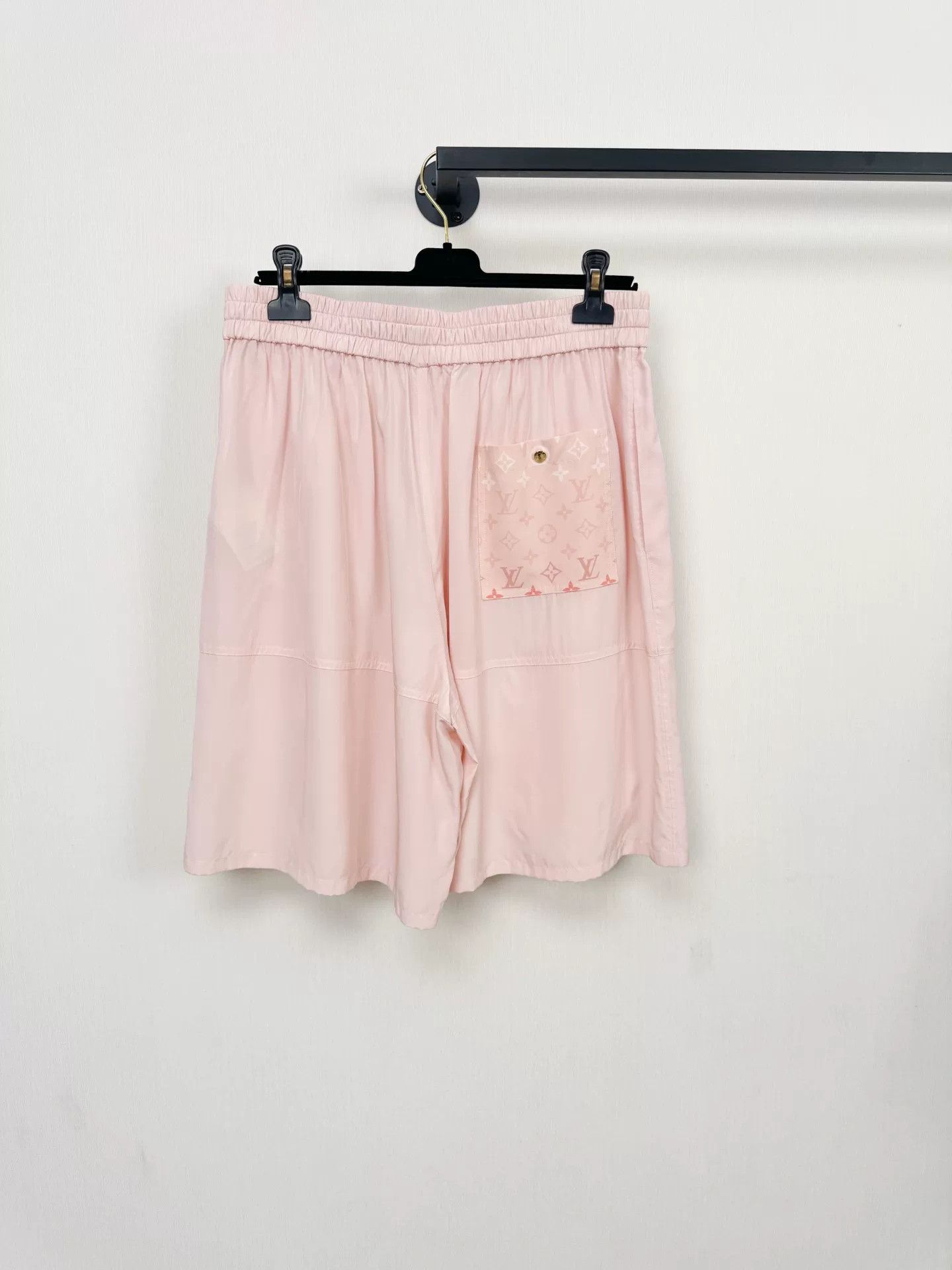 Louis Vuitton Louis Vuitton Silk Shorts Size 42" / US 20 - 4 Thumbnail