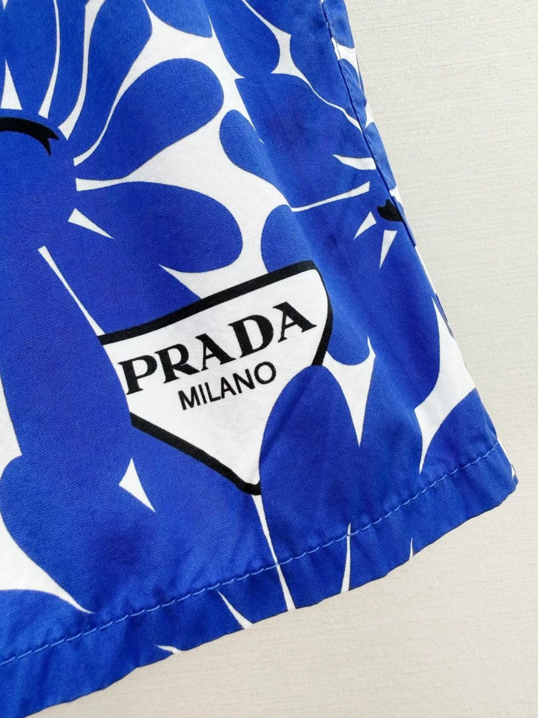 Prada Prada Floral Print Shorts Size 24" / US 00 / IT 34 - 7 Thumbnail
