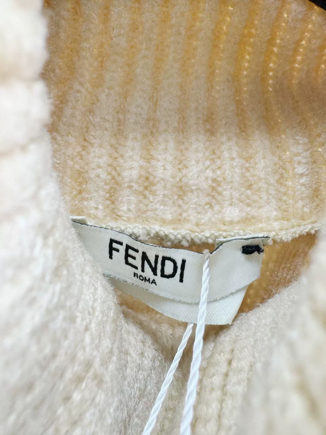 Fendi Fendi Embossed All-over Print Turtleneck Knit Size S / US 4 / IT 40 - 3 Thumbnail