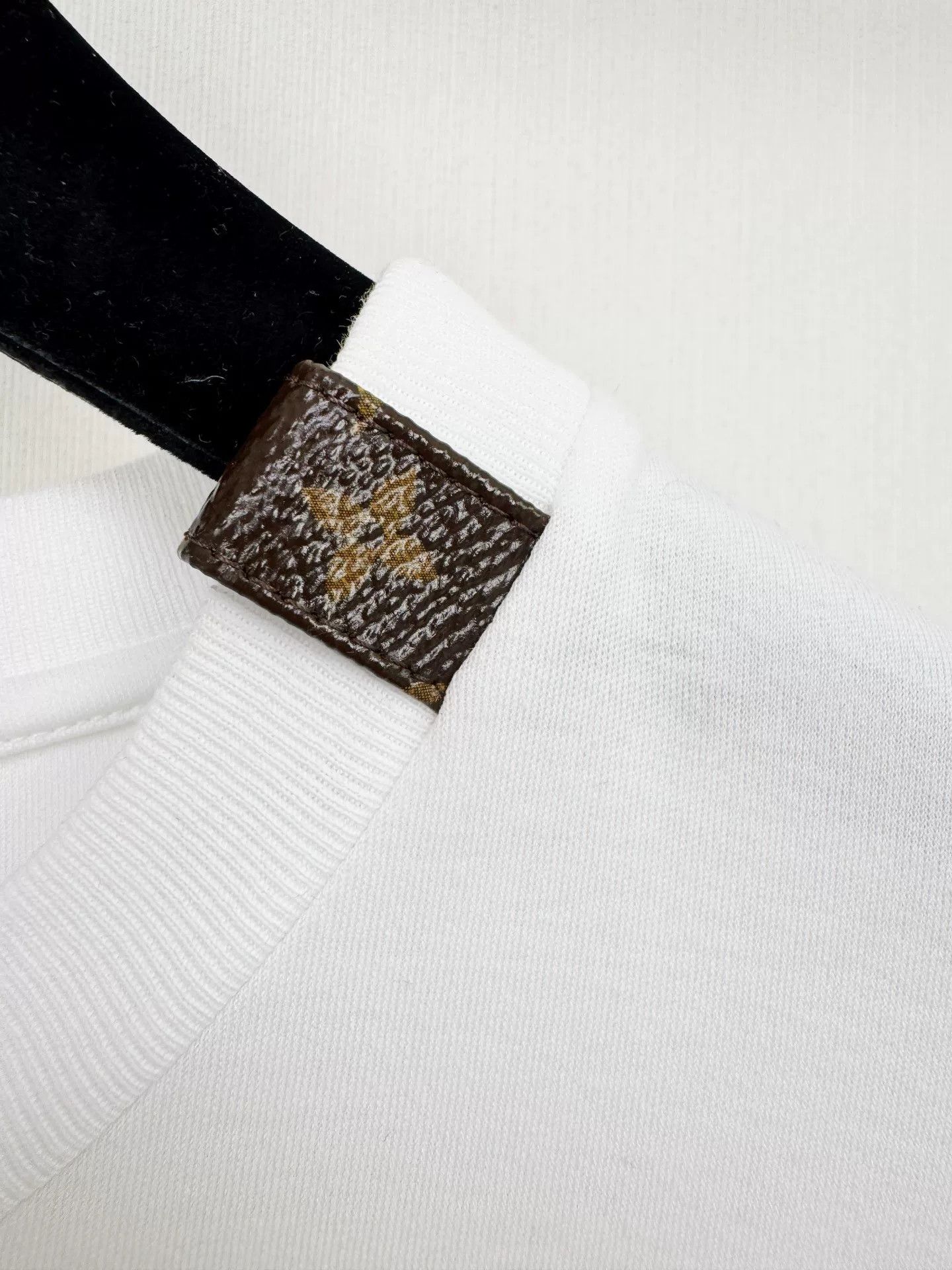 Louis Vuitton Louis Vuitton Short-Sleeve T-Shirt Size US L / EU 52-54 / 3 - 3 Thumbnail