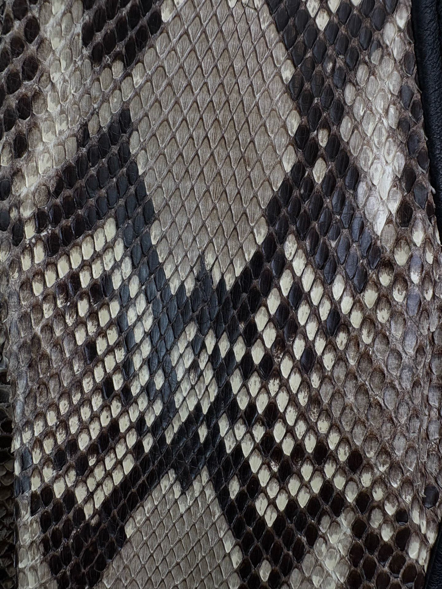 Saint Laurent Paris Saint Laurent Snake Print Cropped Jacket Size XS / US 0-2 / IT 36-38 - 3 Thumbnail