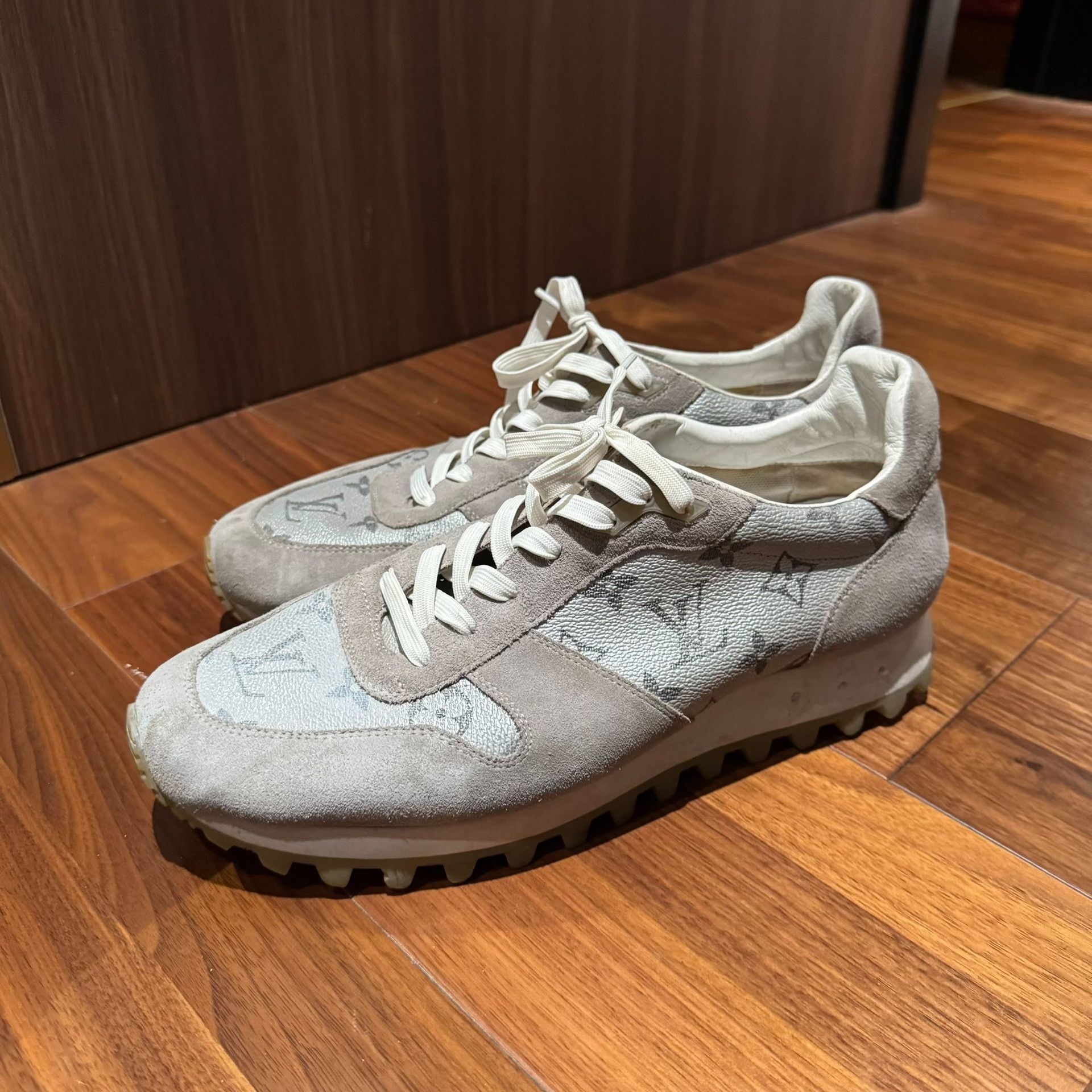 Louis Vuitton Louis Vuitton Runner Monogram Sneakers Size US 10 / EU 43 - 2 Thumbnail