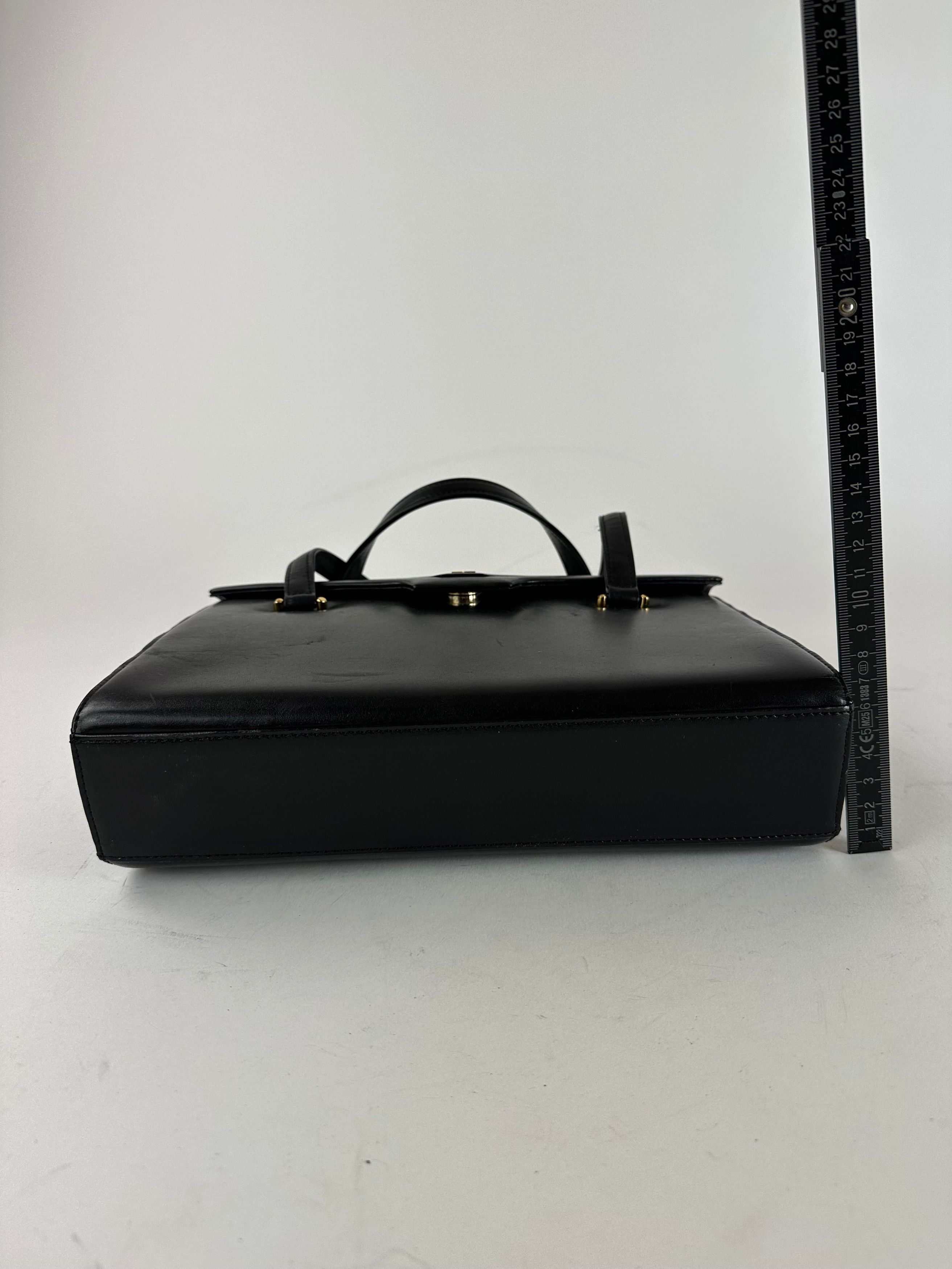 Givenchy Vintage Leather Handbag Black Size ONE SIZE - 11 Thumbnail